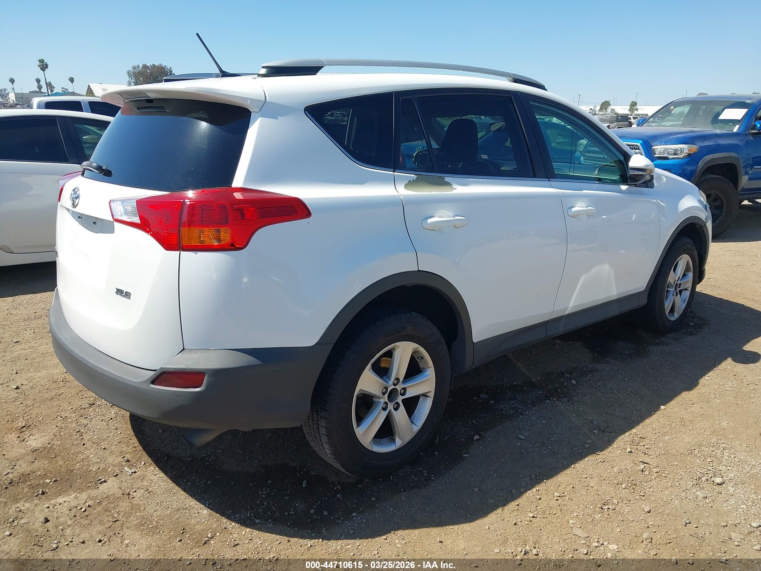 TOYOTA RAV4 image 4