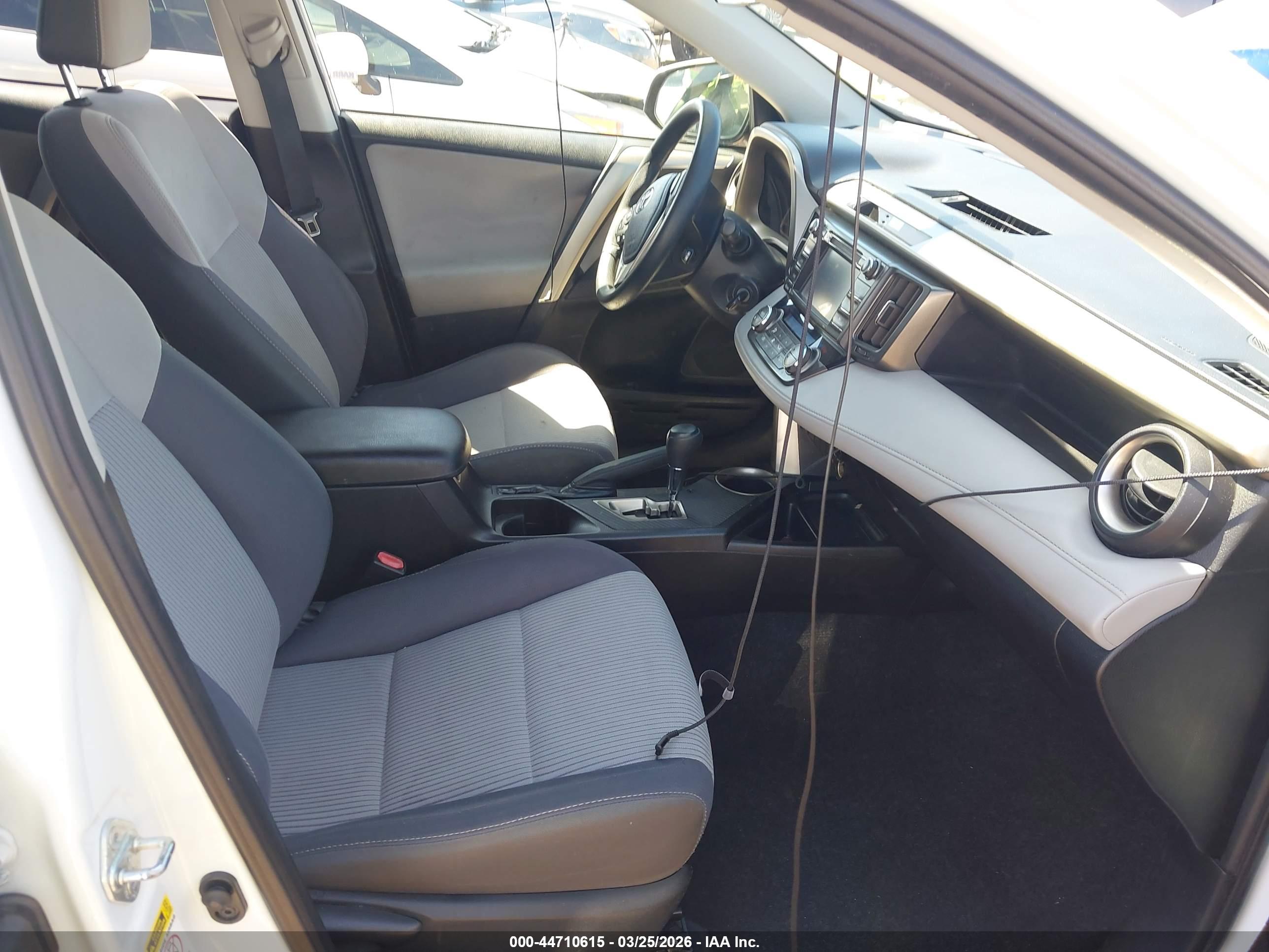 TOYOTA RAV4 image 5