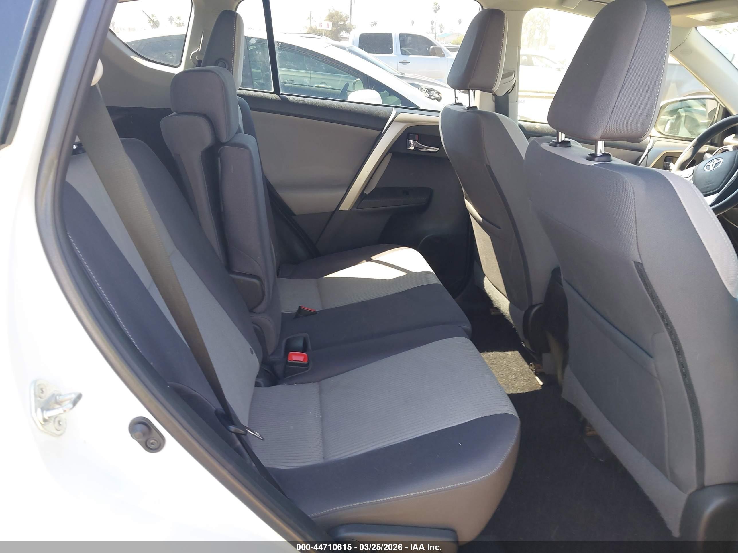 TOYOTA RAV4 image 8