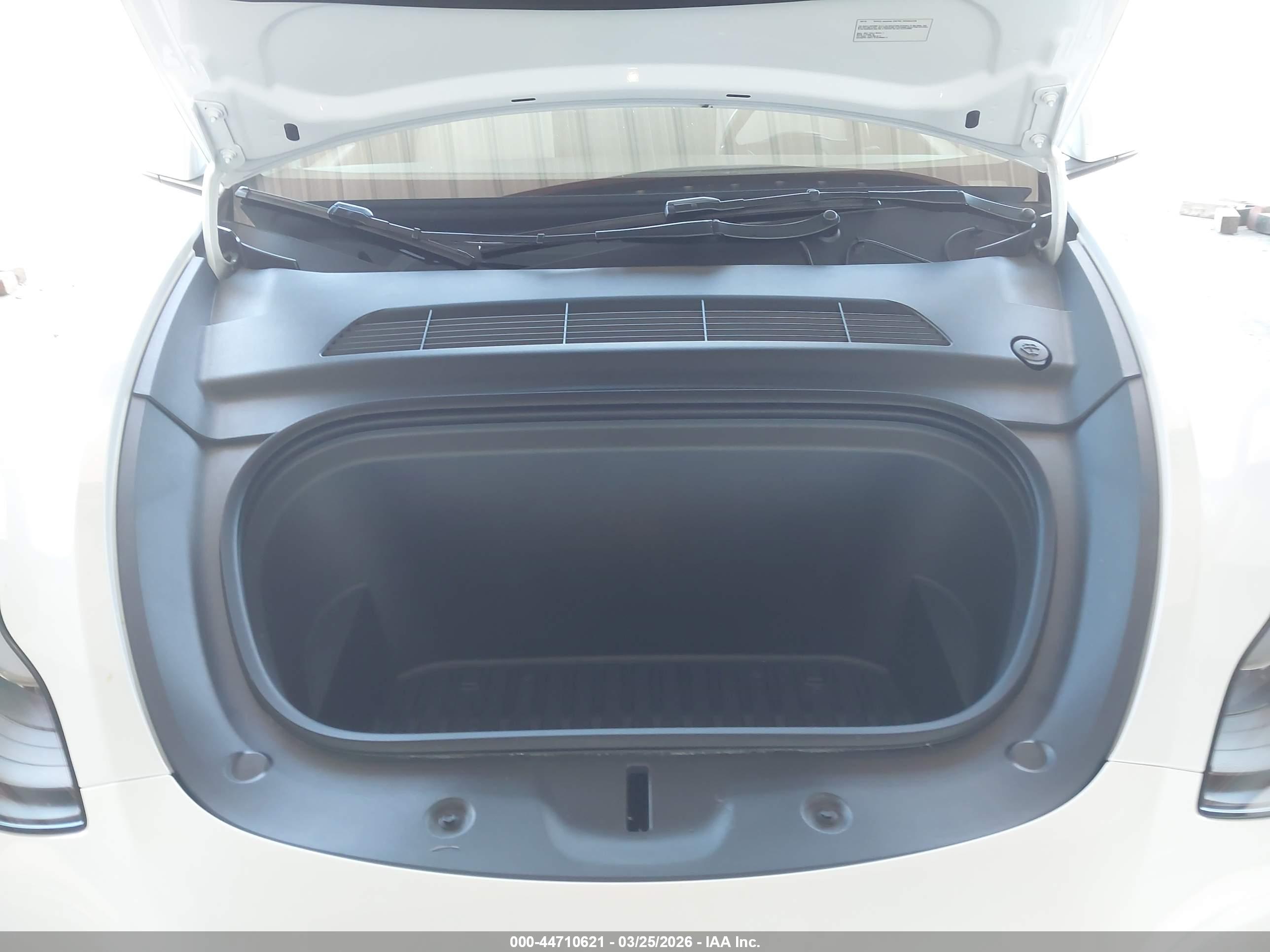 TESLA MODEL image 10