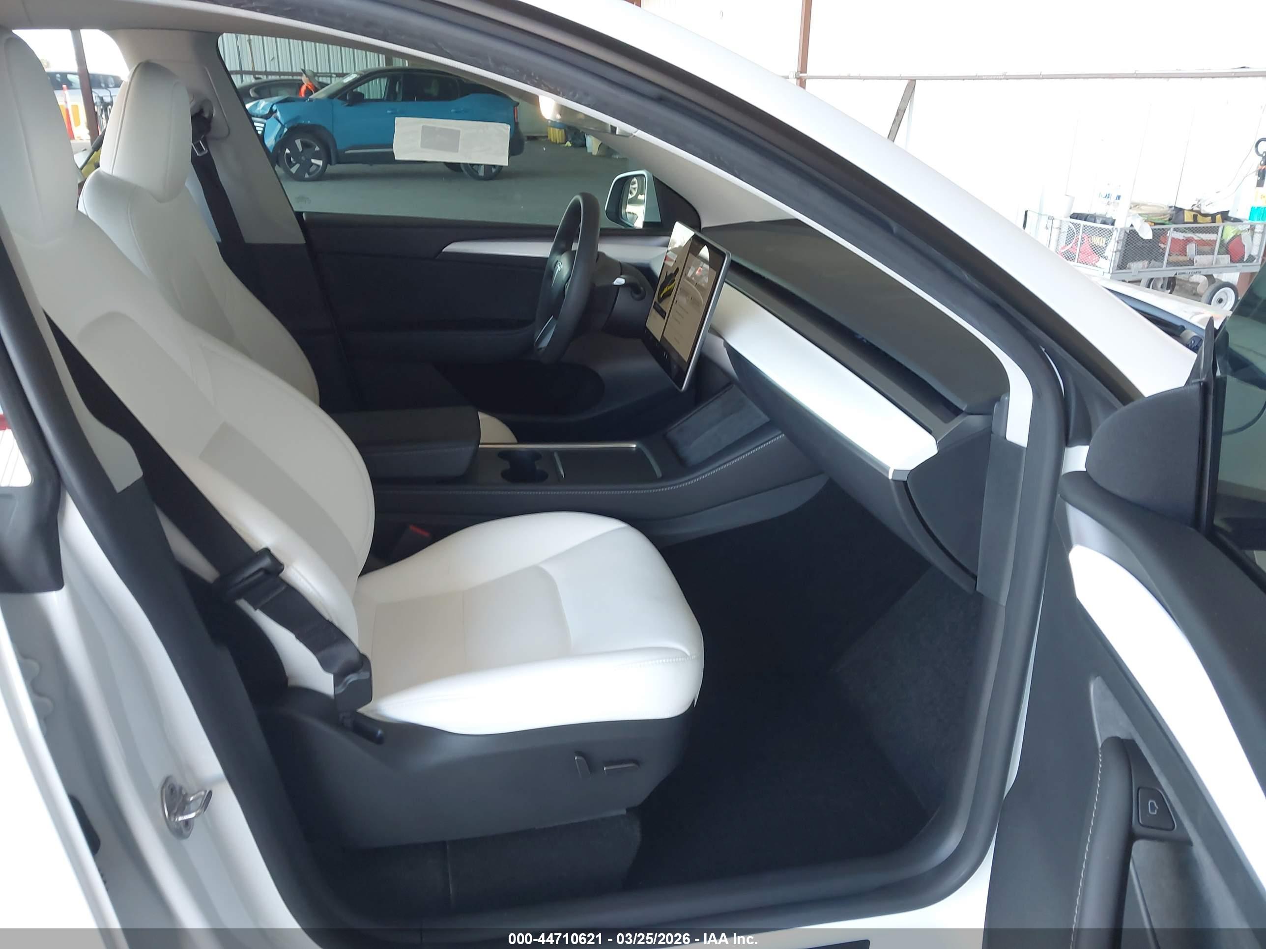 TESLA MODEL image 5