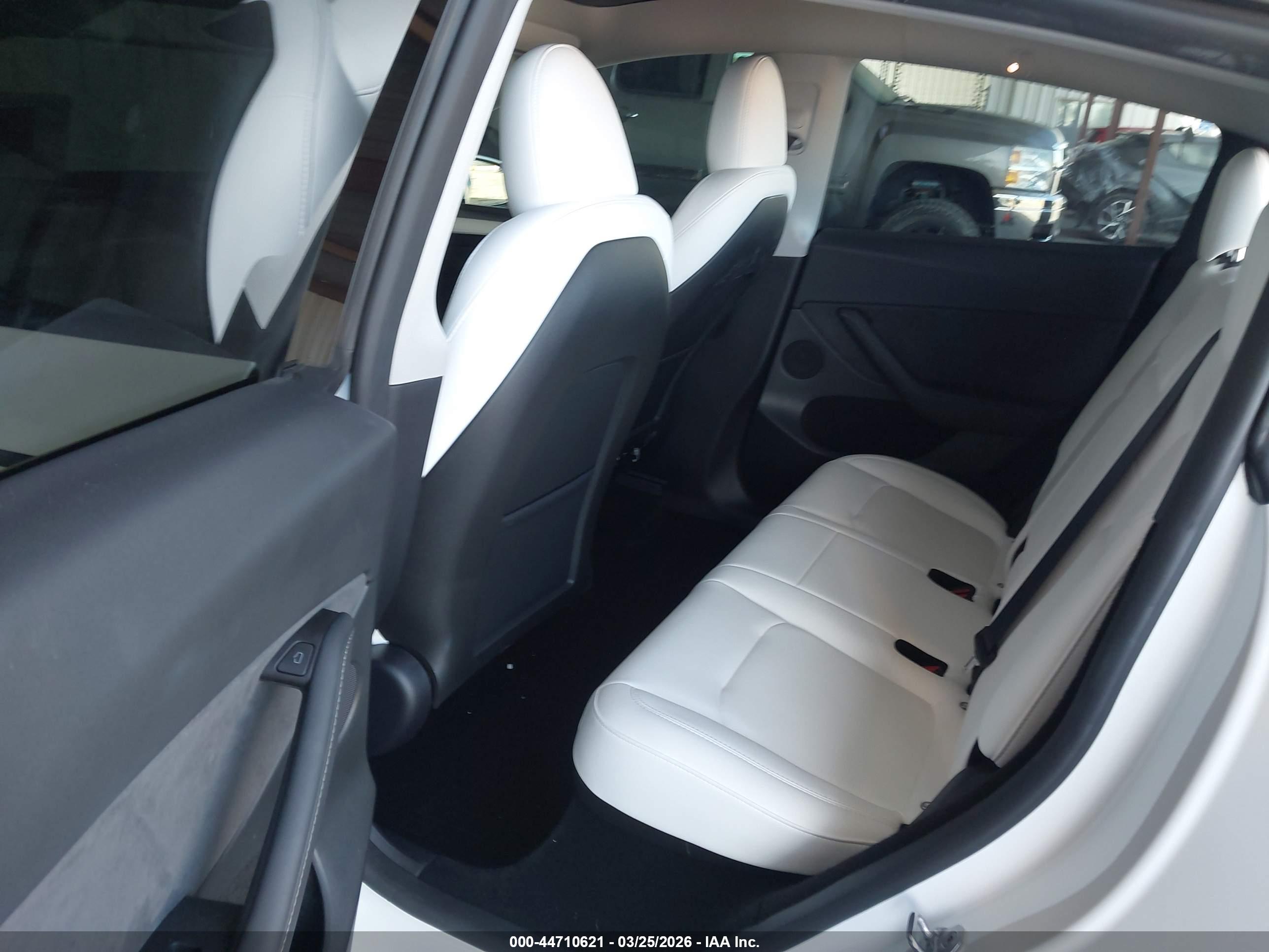 TESLA MODEL image 8