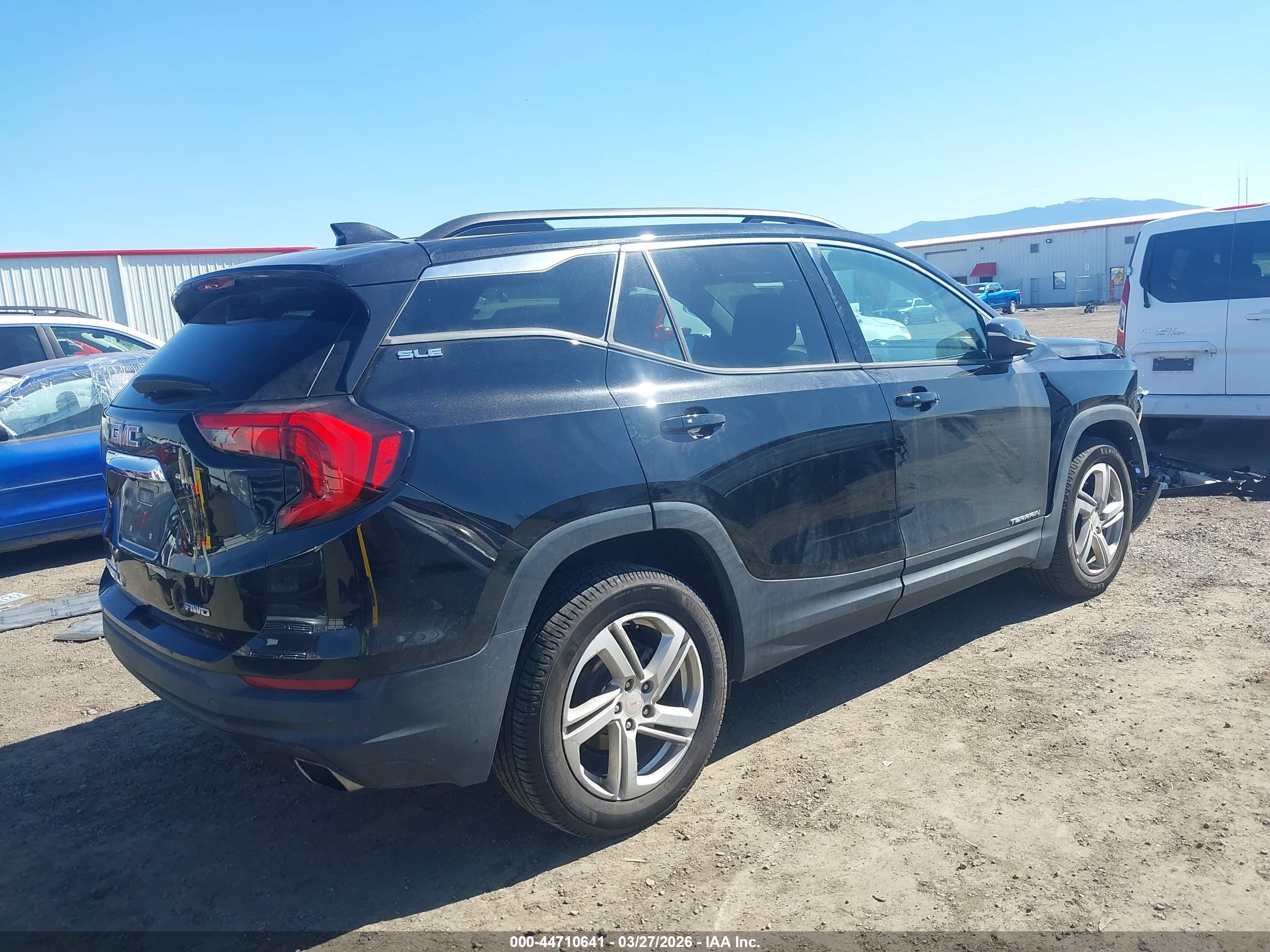 GMC TERRAIN image 4
