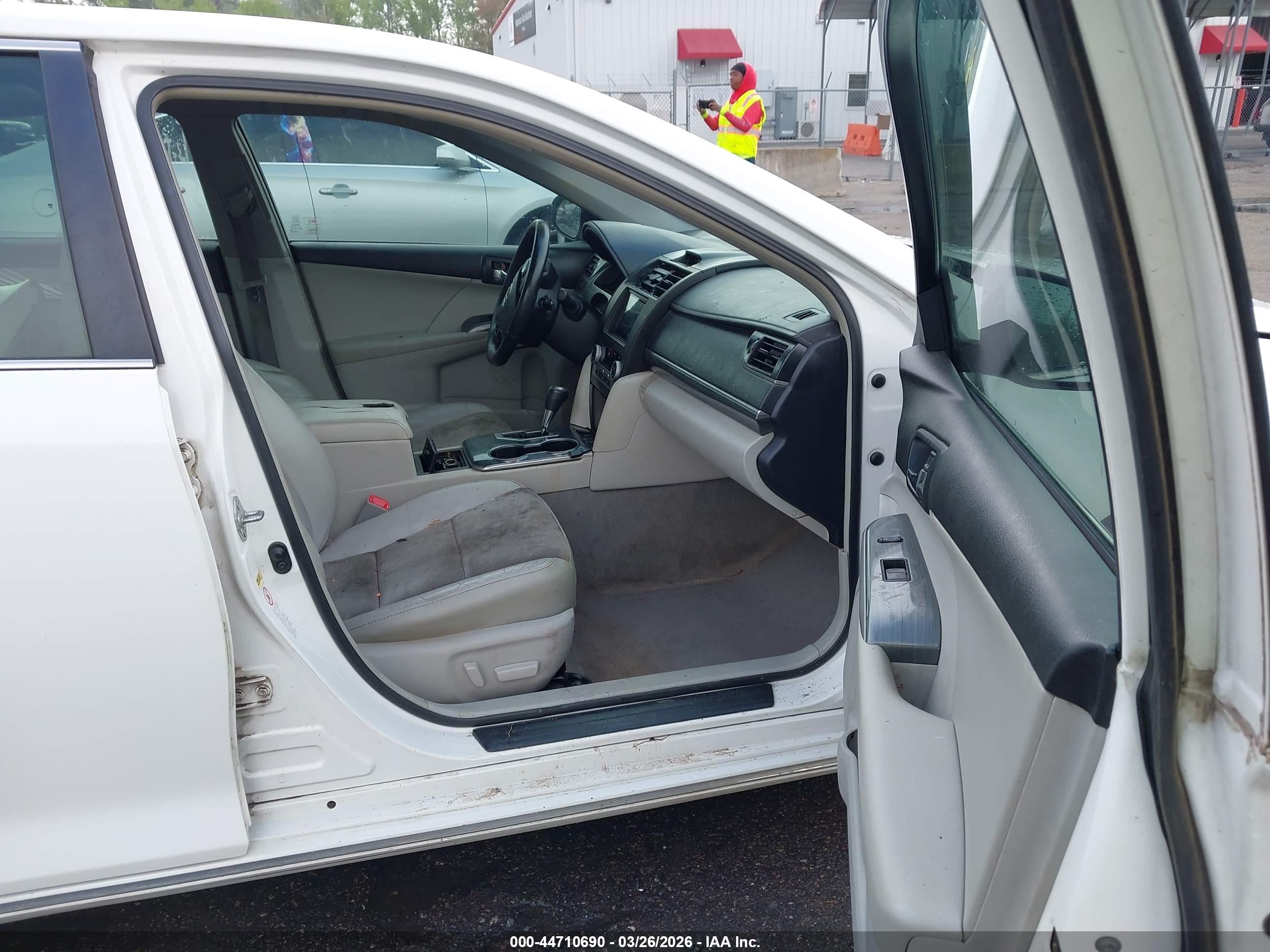 TOYOTA CAMRY image 5