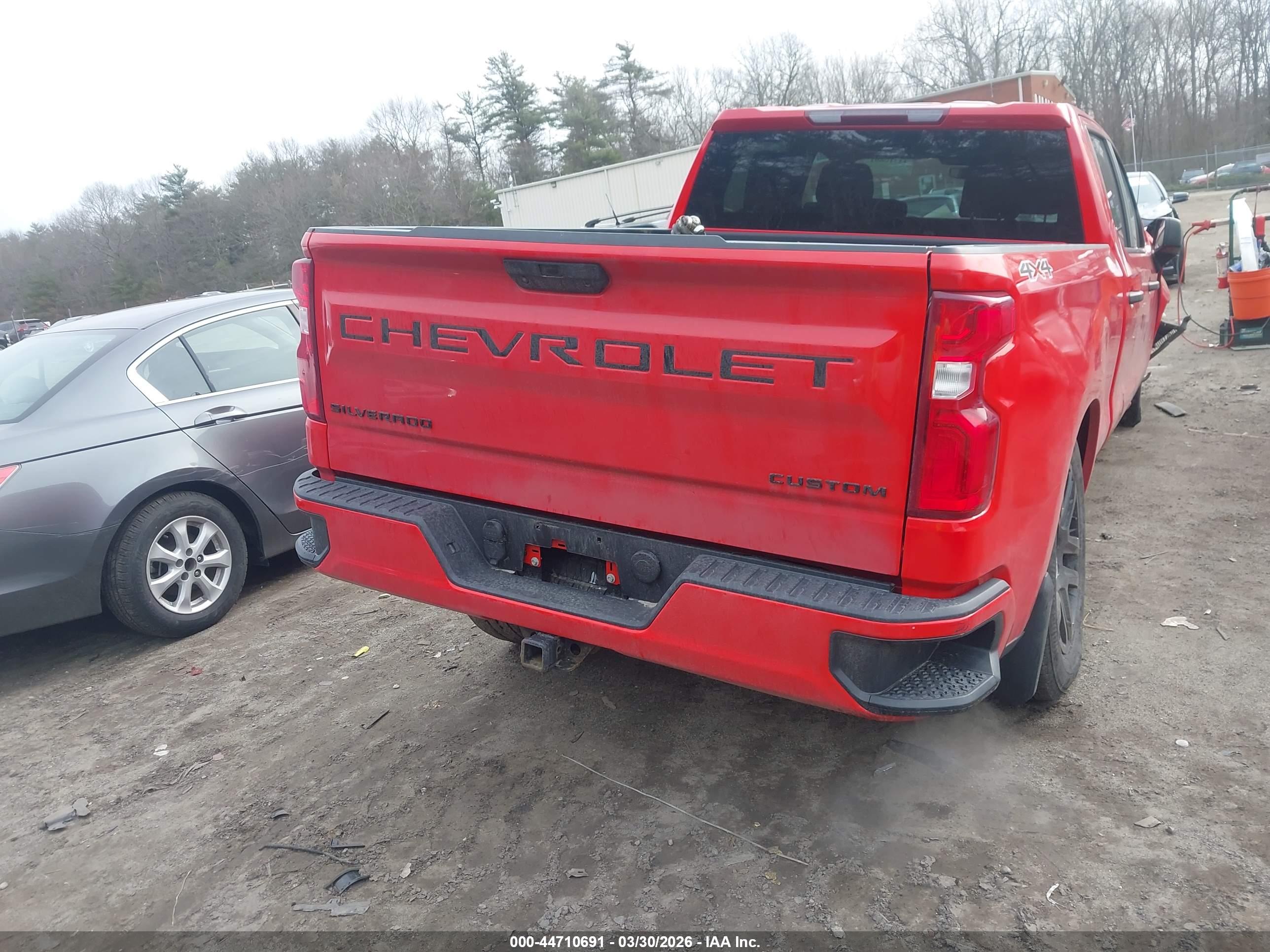 CHEVROLET SILVERADO image 4