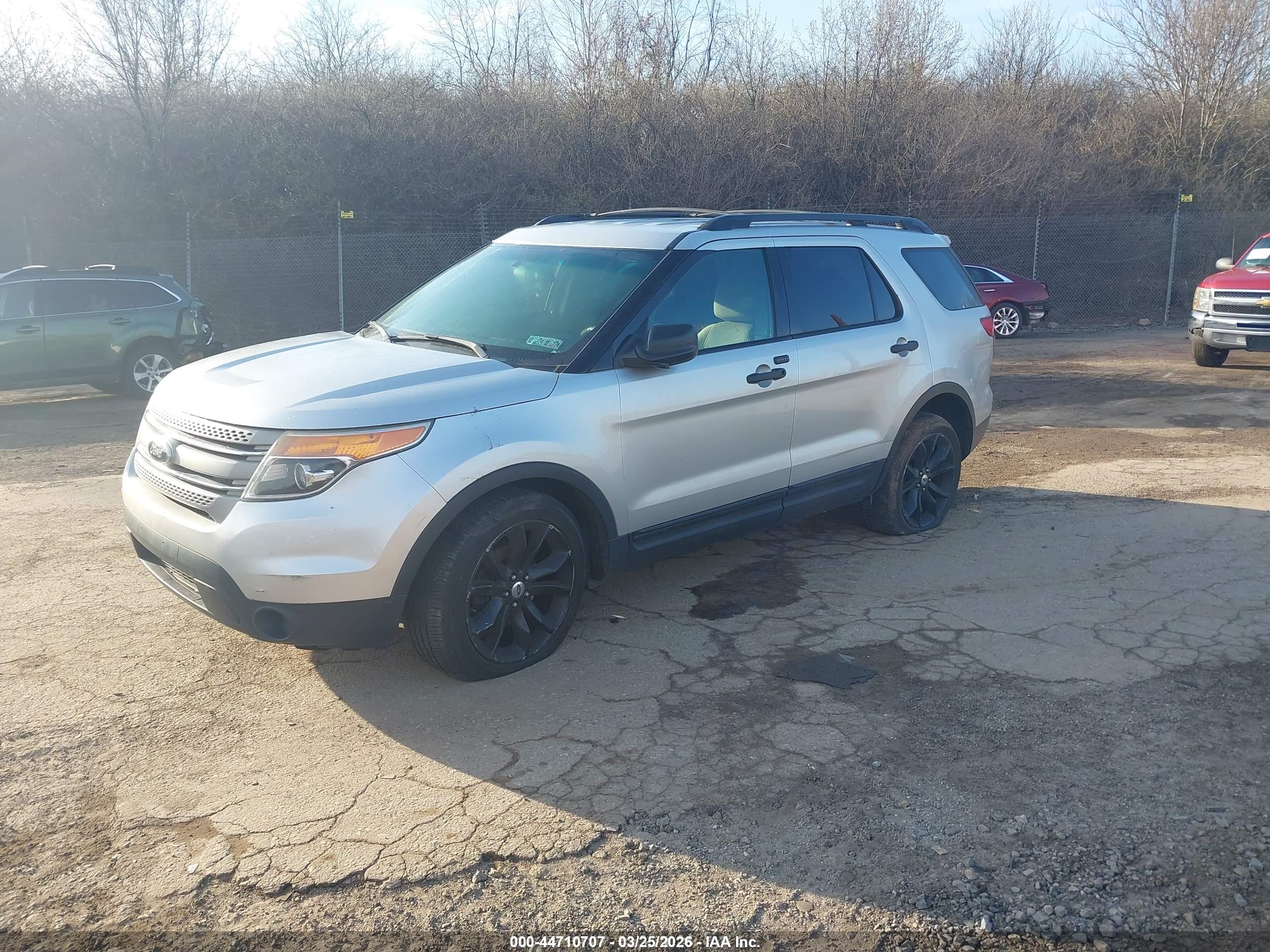 FORD EXPLORER image 2