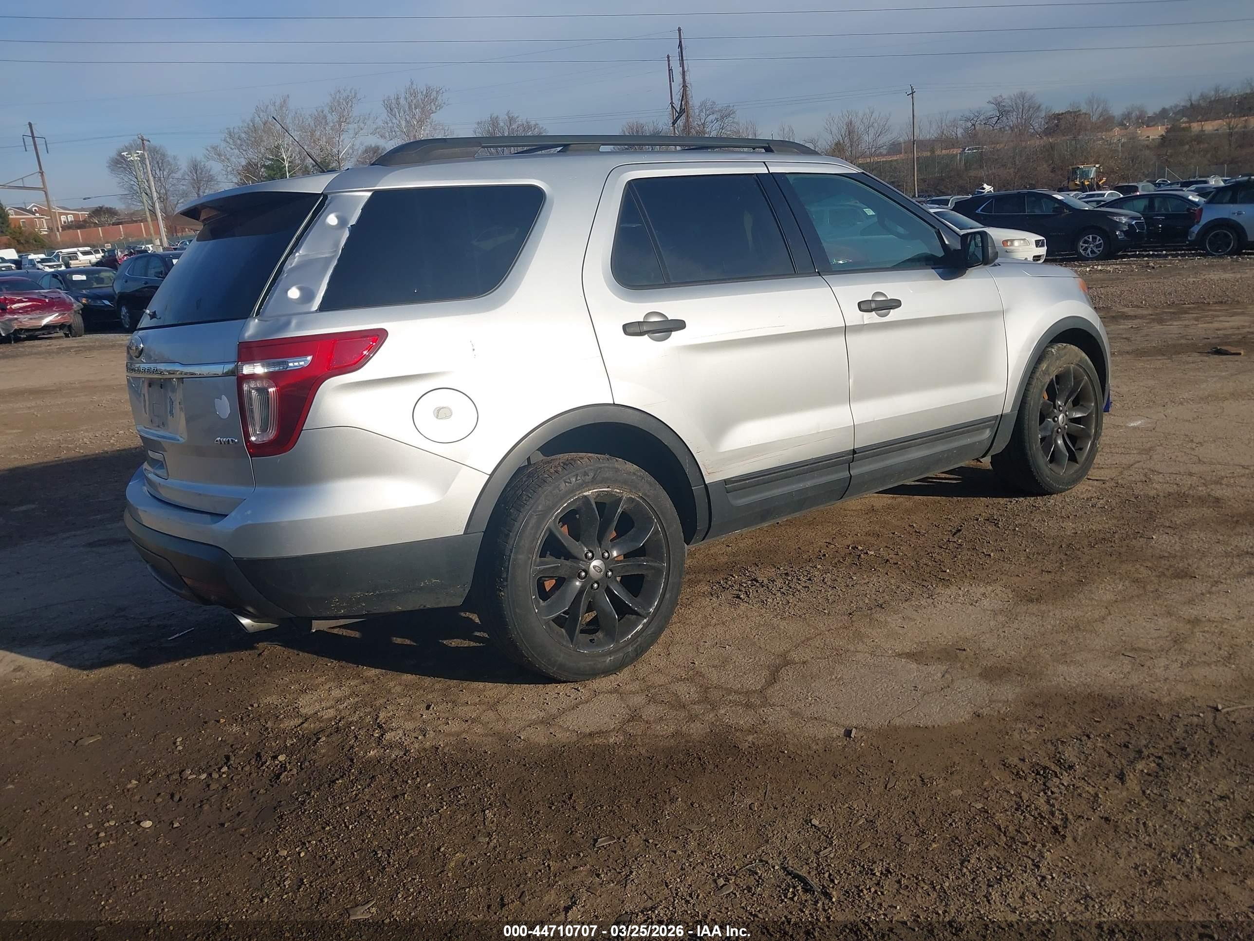 FORD EXPLORER image 4