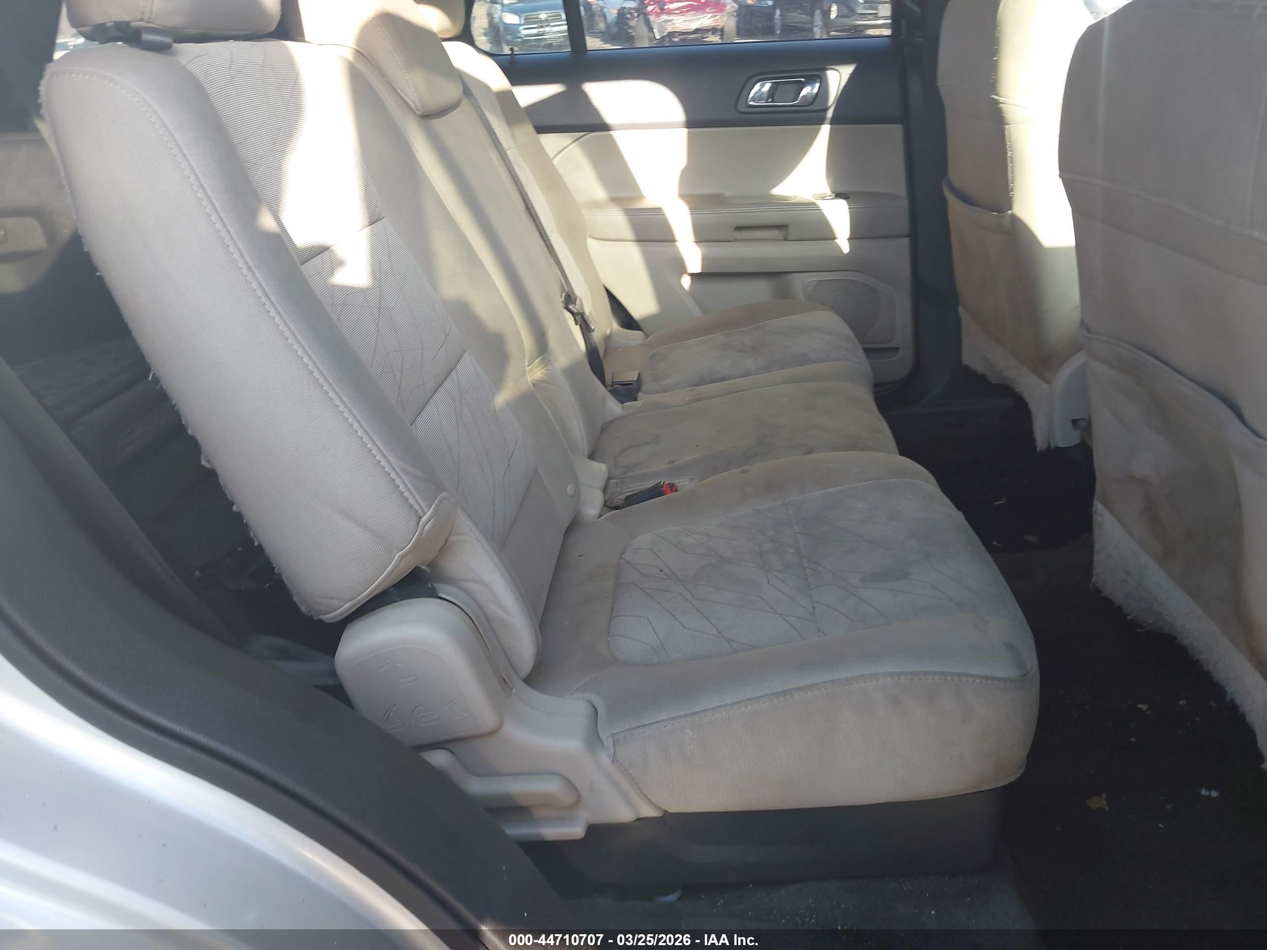 FORD EXPLORER image 8