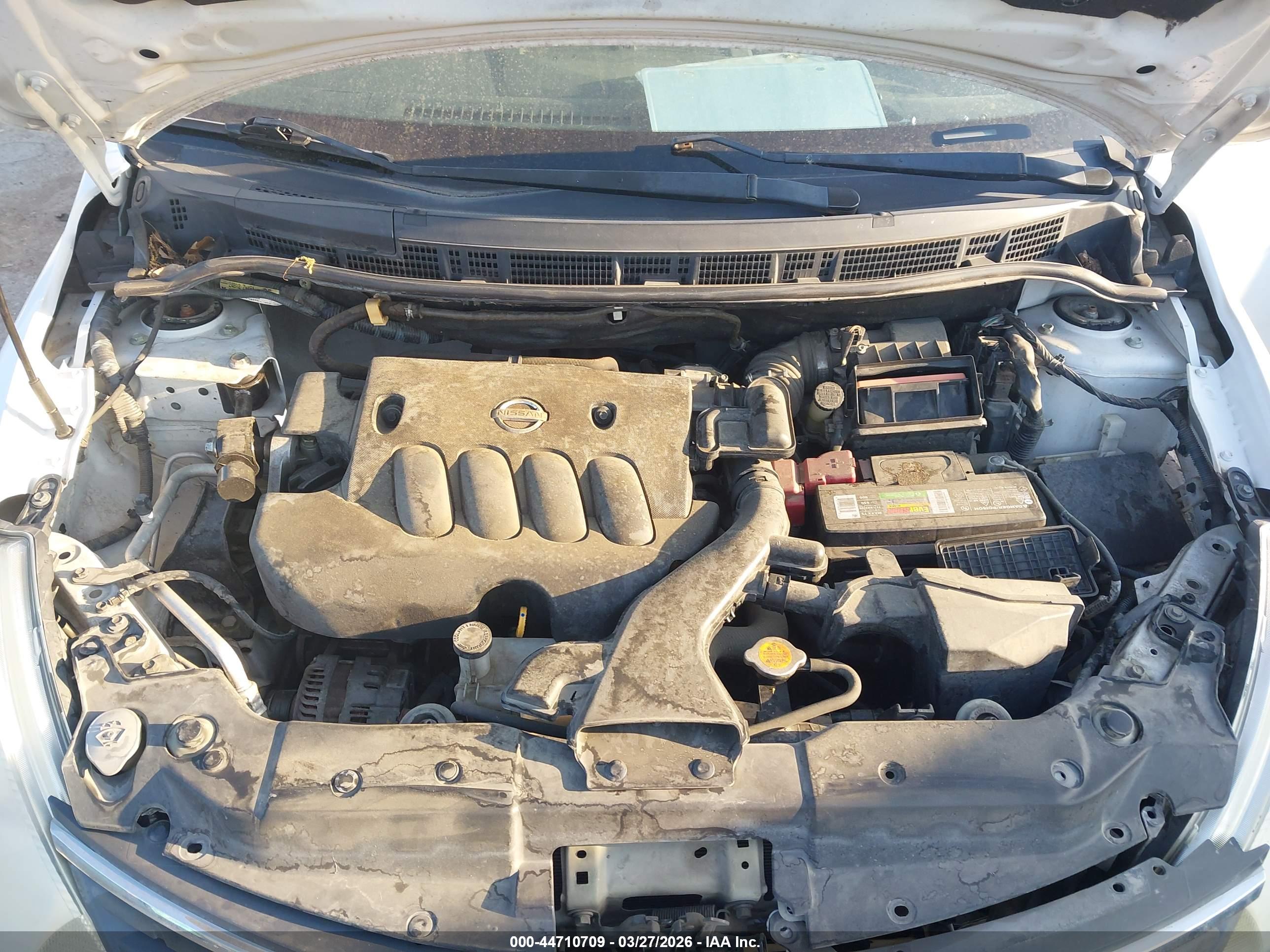 NISSAN VERSA image 10