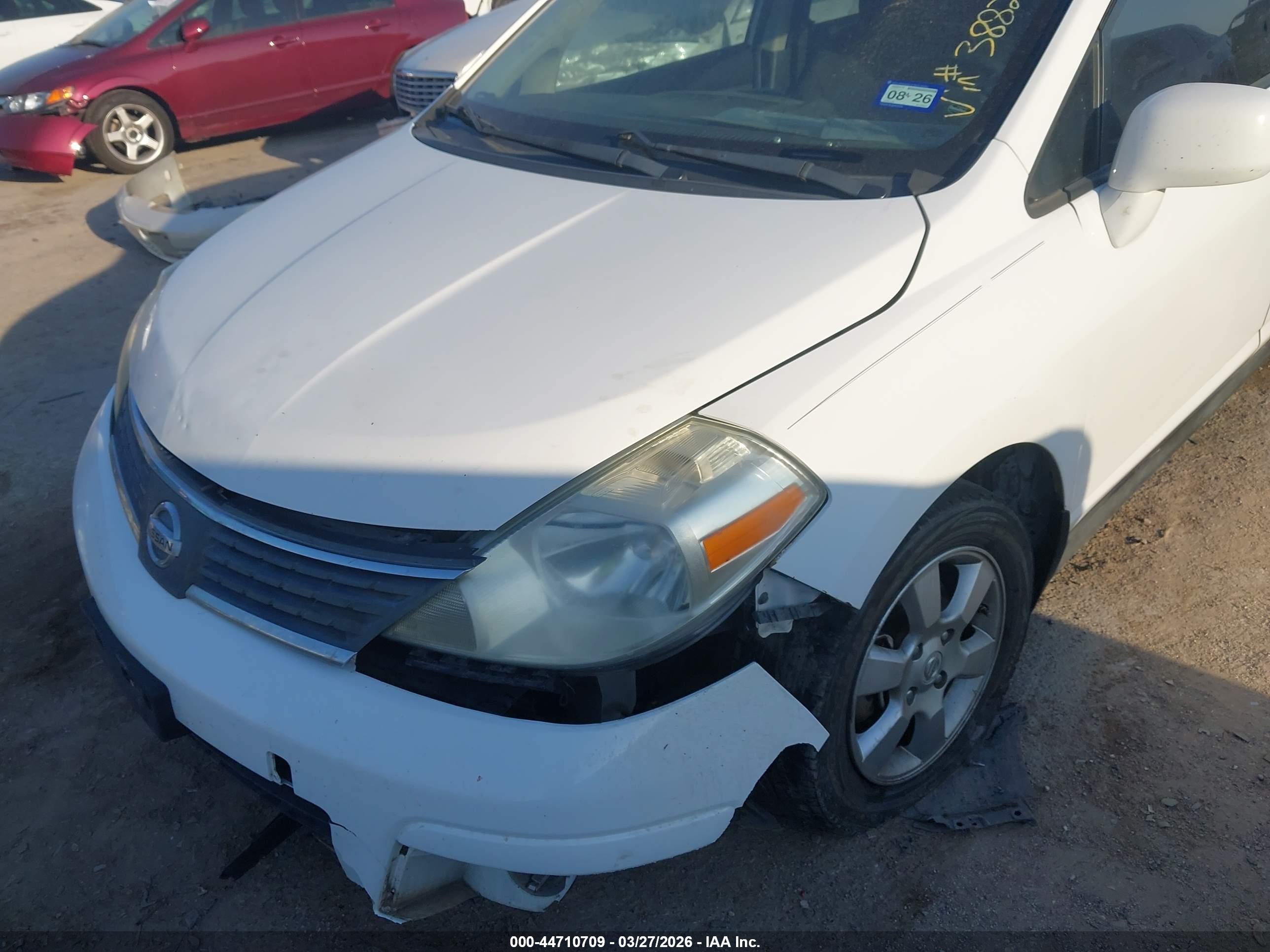 NISSAN VERSA image 6