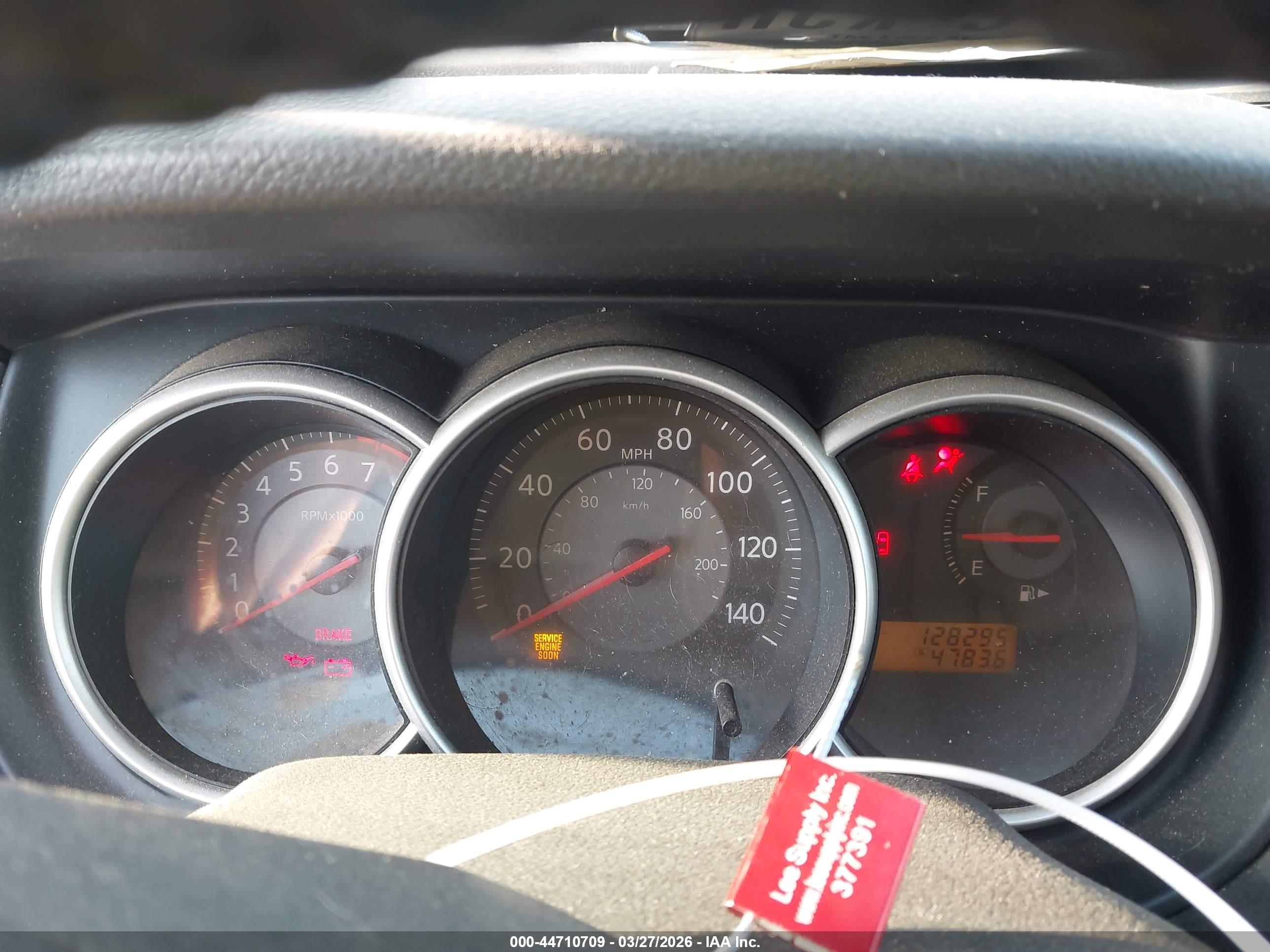 NISSAN VERSA image 7