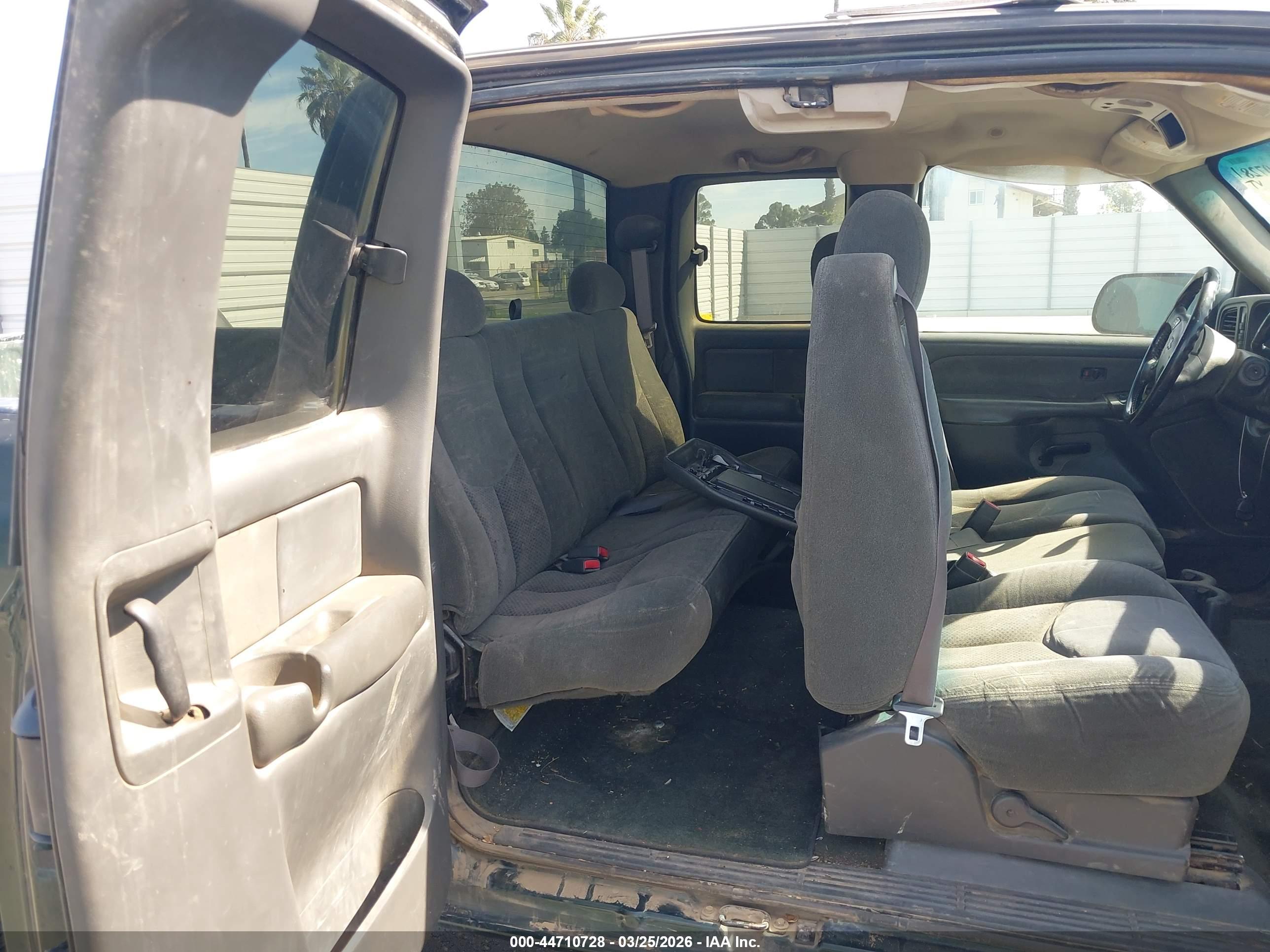 CHEVROLET SILVERADO image 8