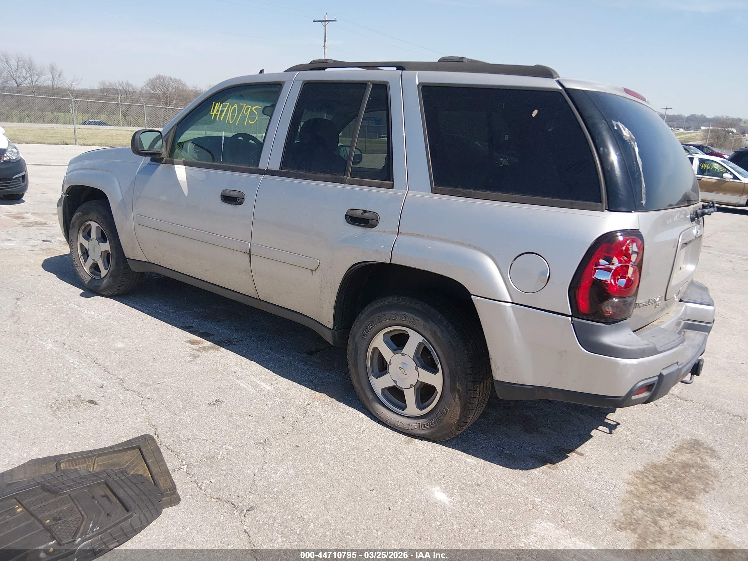 CHEVROLET TRAILBLAZER image 3