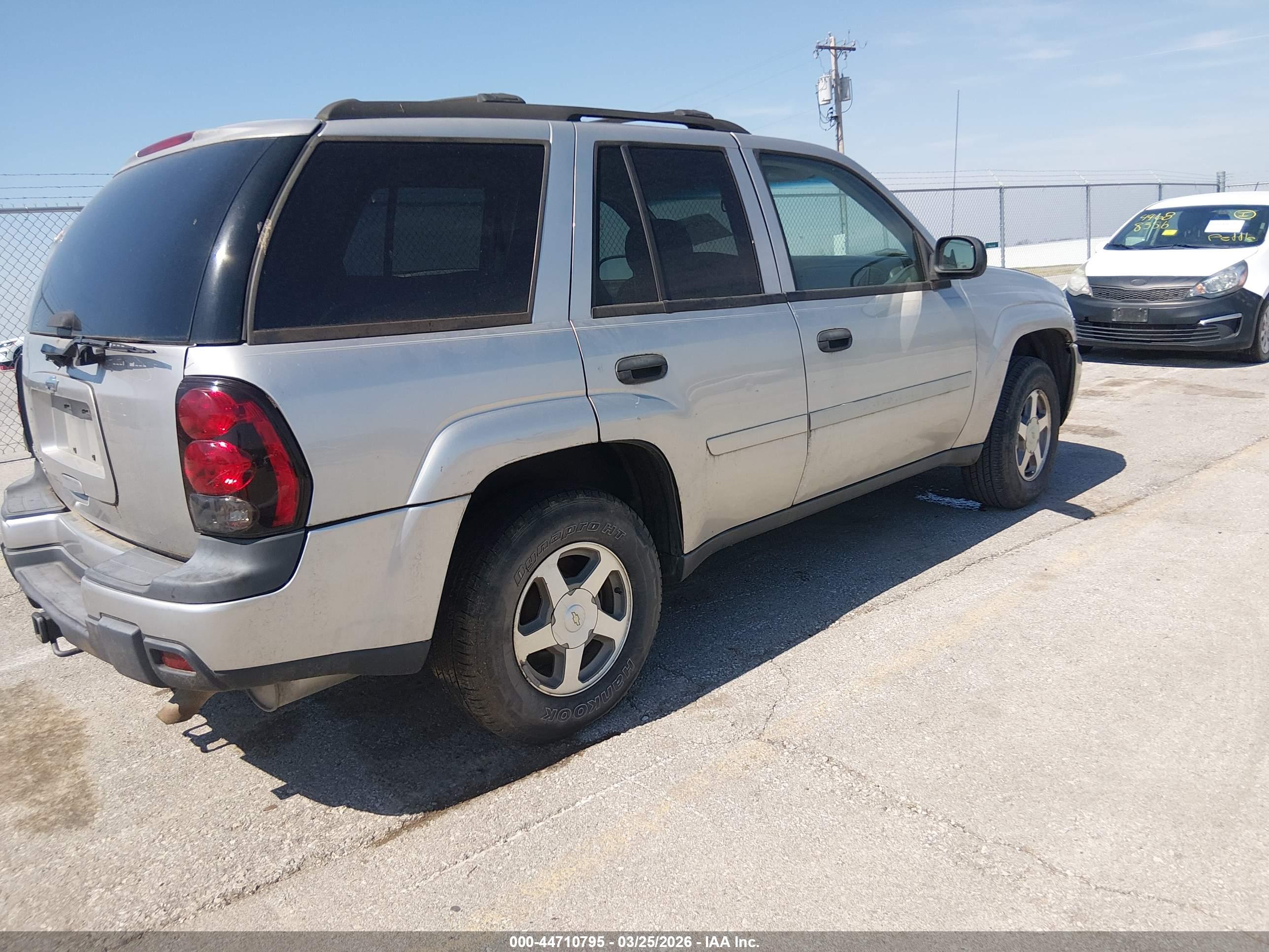 CHEVROLET TRAILBLAZER image 4