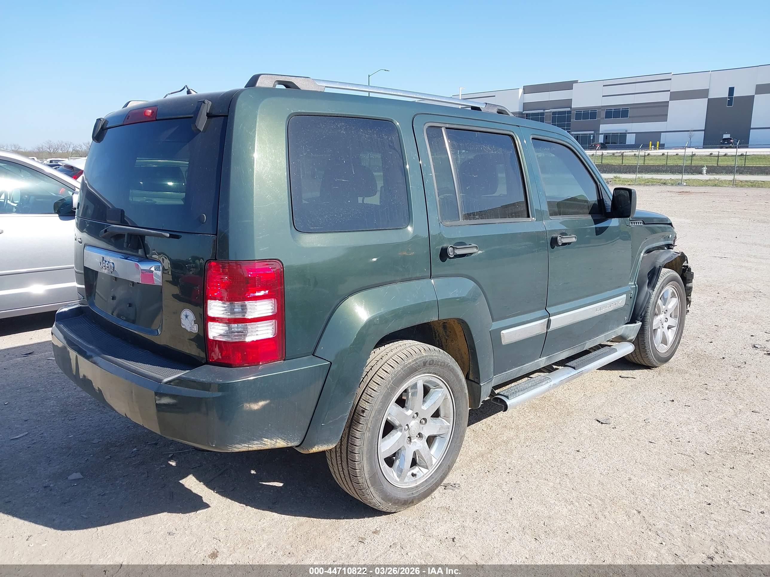 JEEP LIBERTY image 4