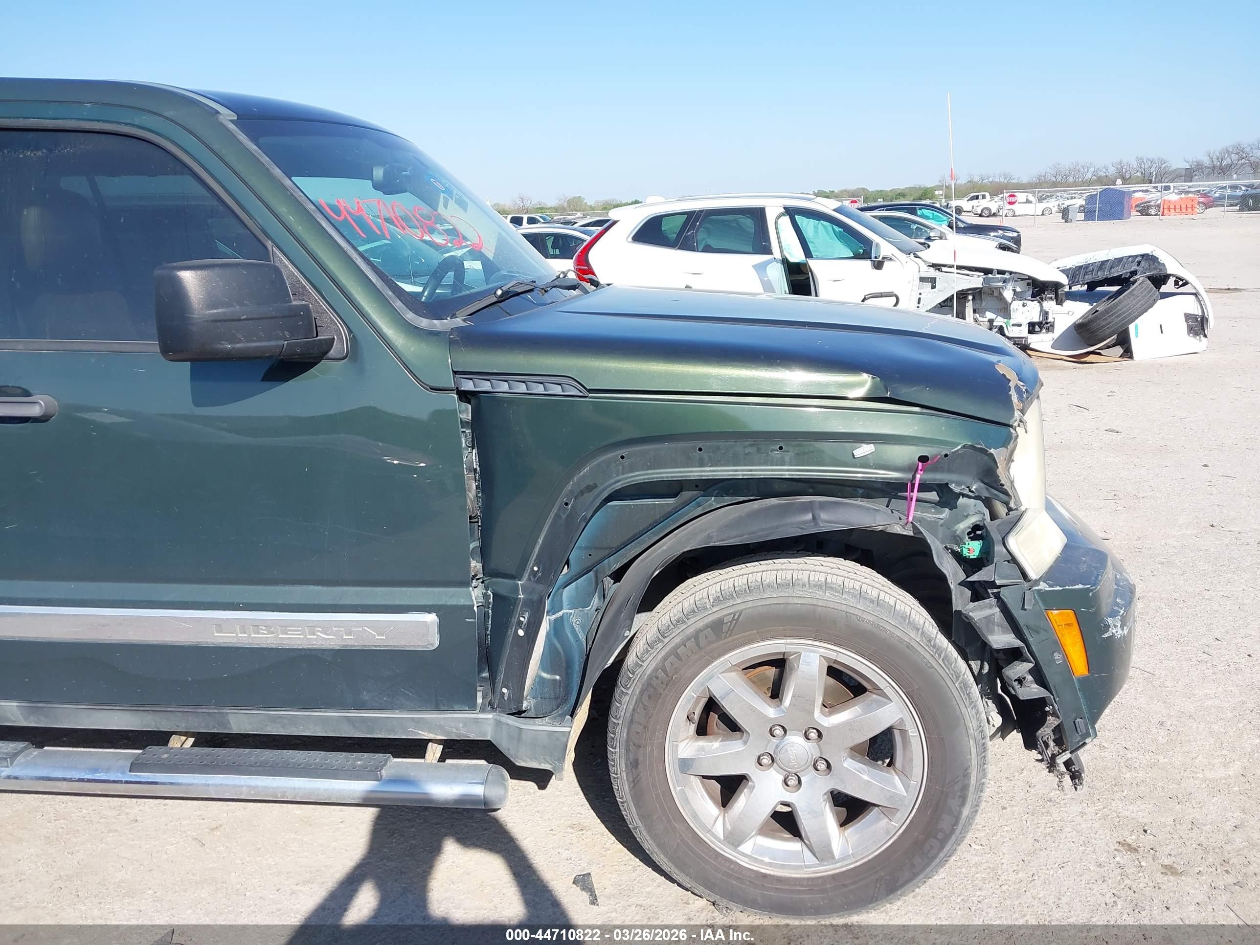 JEEP LIBERTY image 6