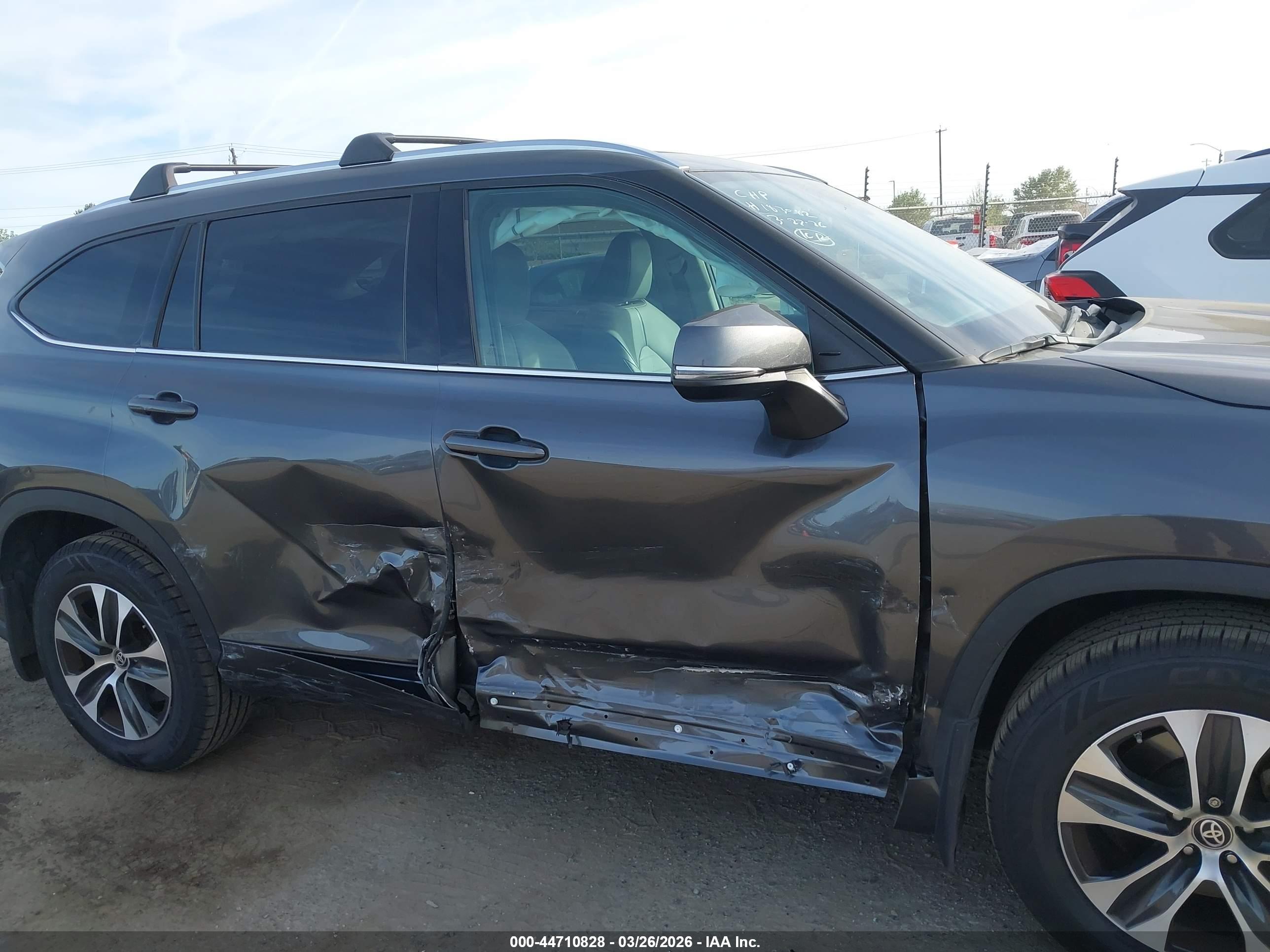 TOYOTA HIGHLANDER image 6