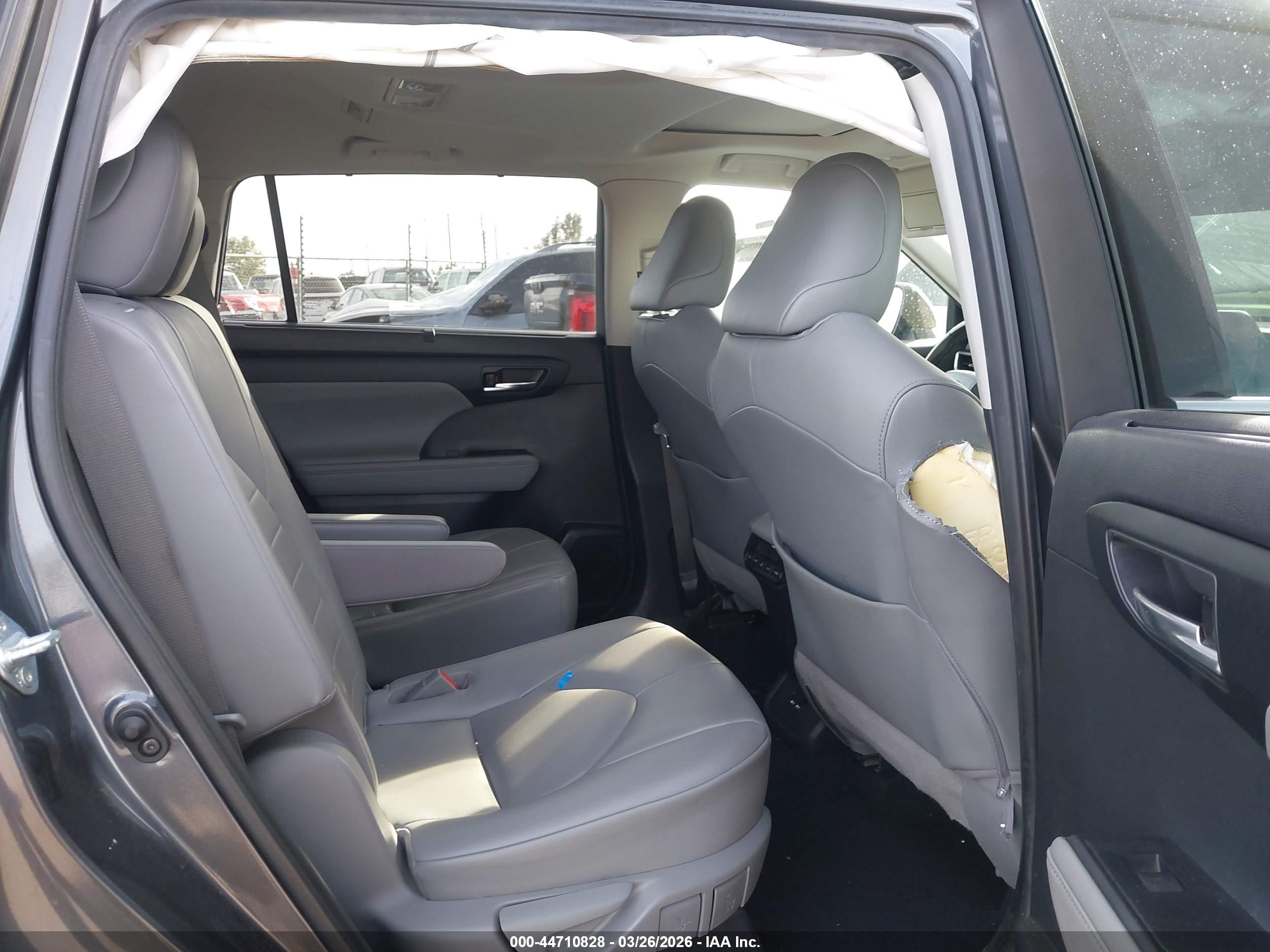 TOYOTA HIGHLANDER image 8