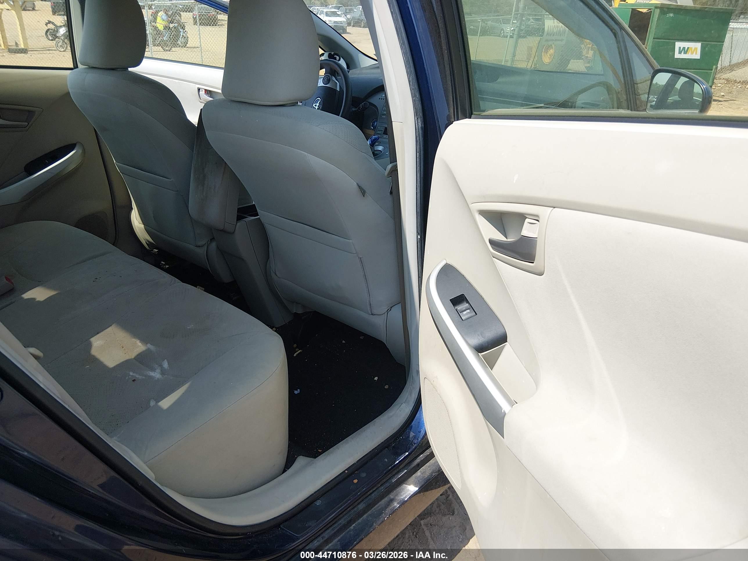 TOYOTA PRIUS image 8