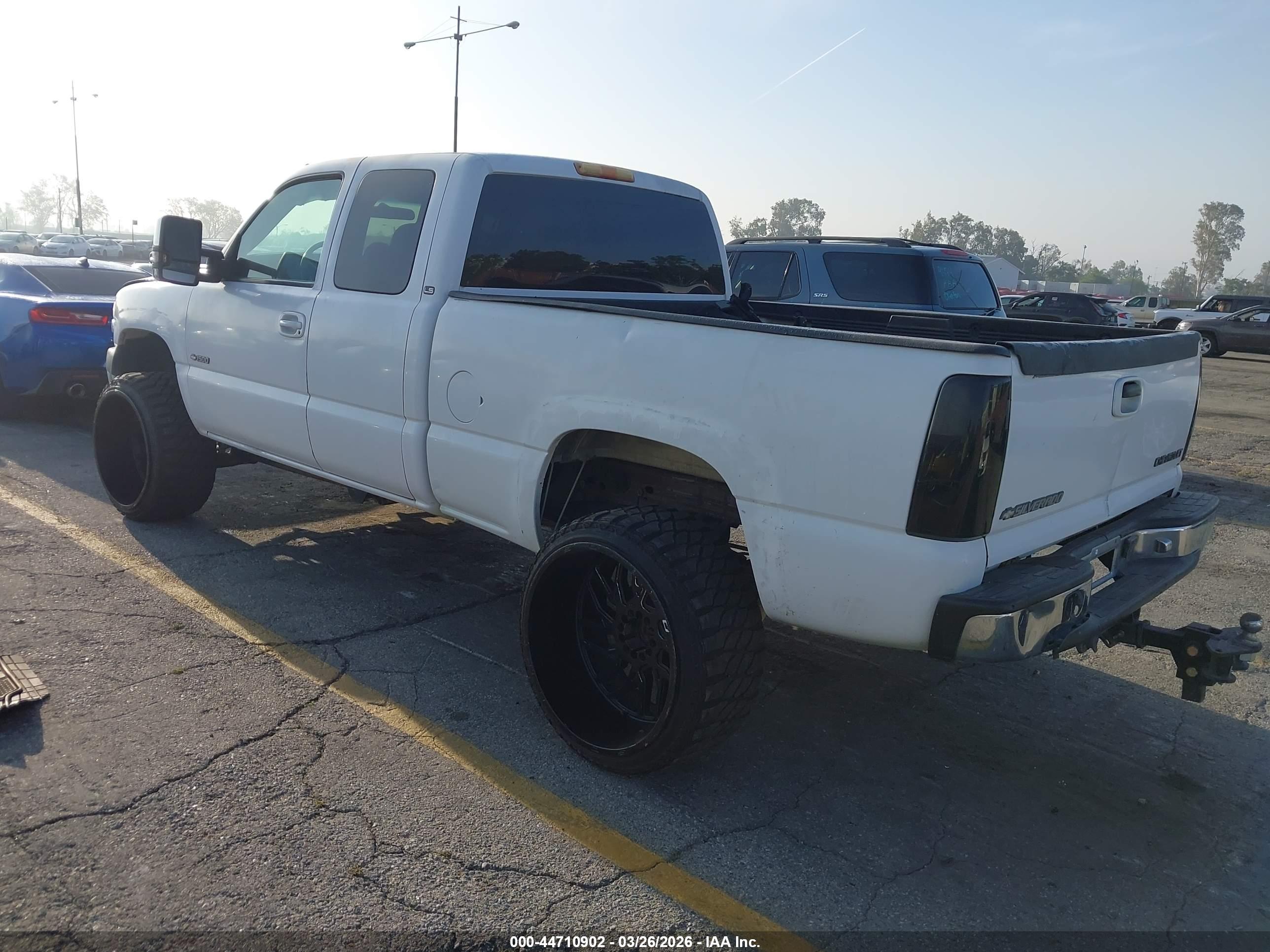 CHEVROLET SILVERADO image 3
