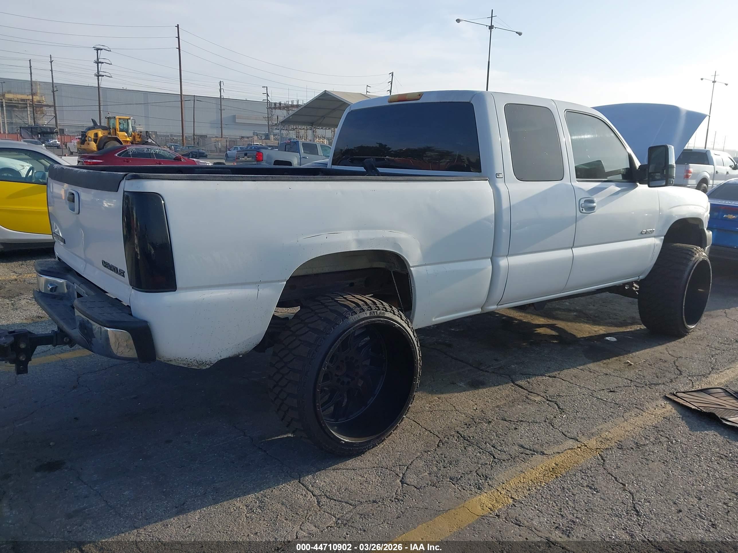 CHEVROLET SILVERADO image 4