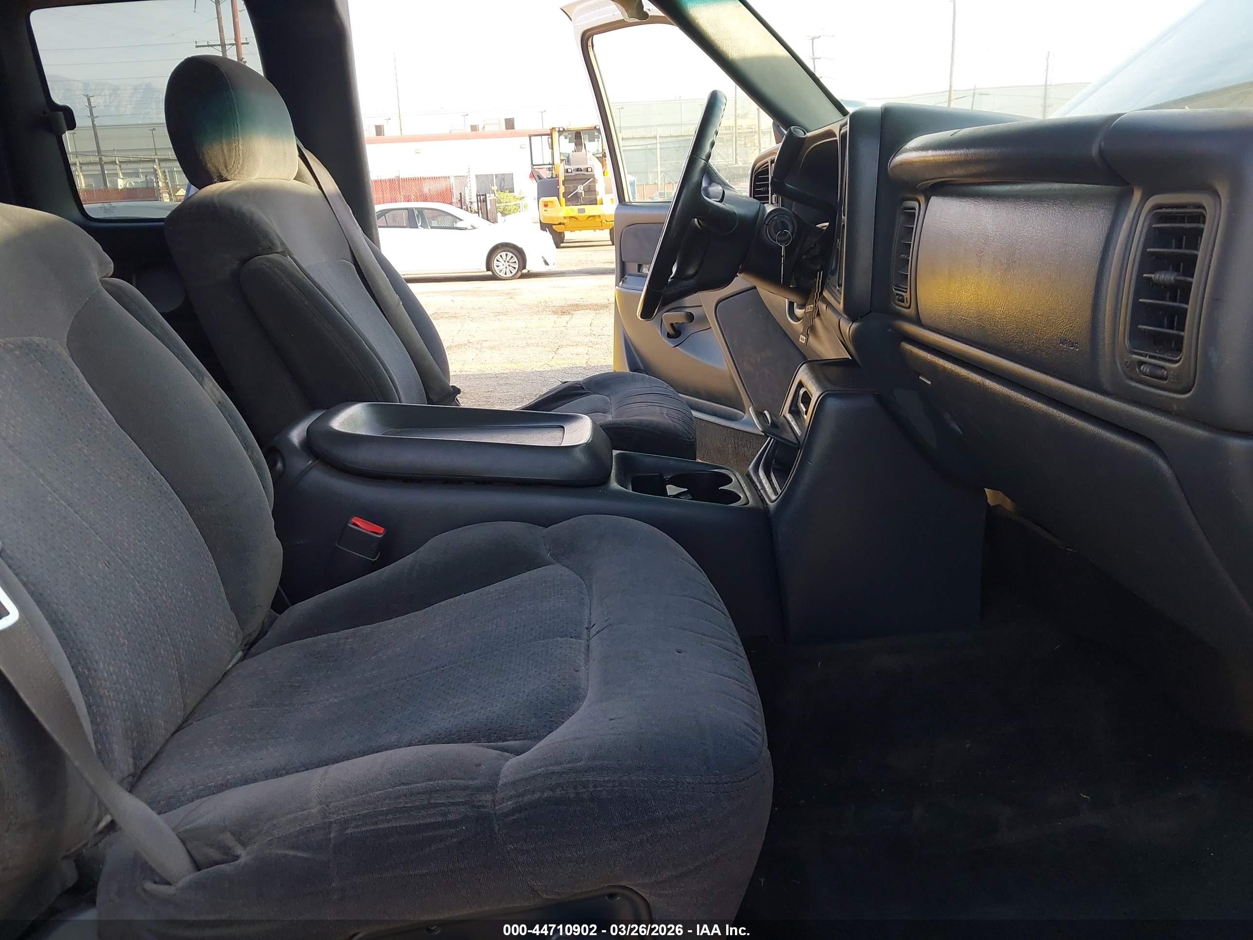 CHEVROLET SILVERADO image 5