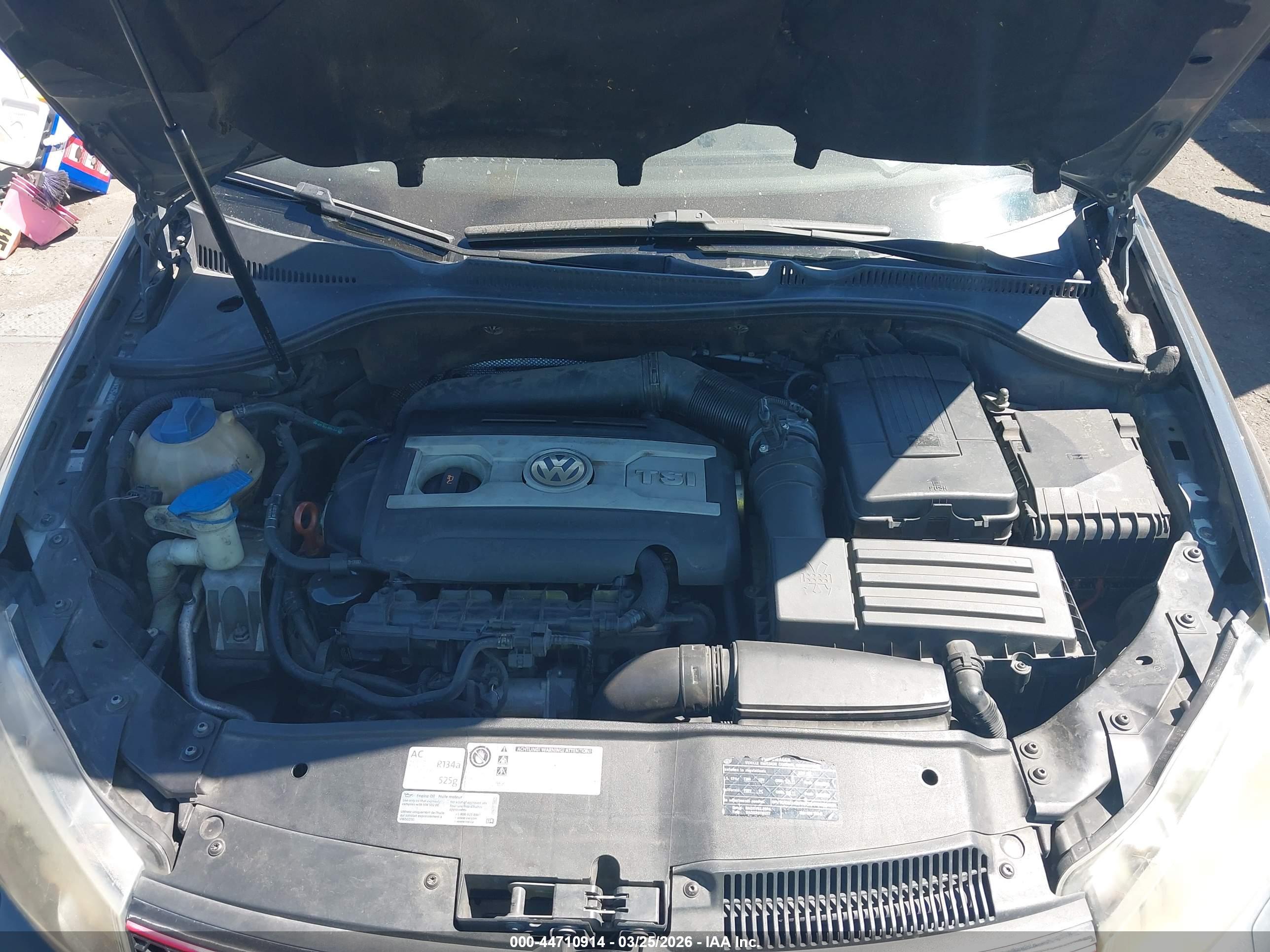 VOLKSWAGEN GTI image 10