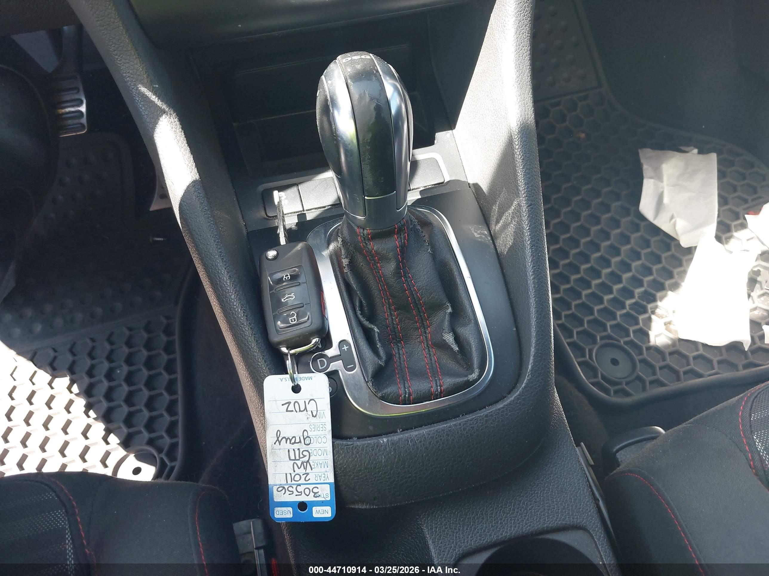 VOLKSWAGEN GTI image 11