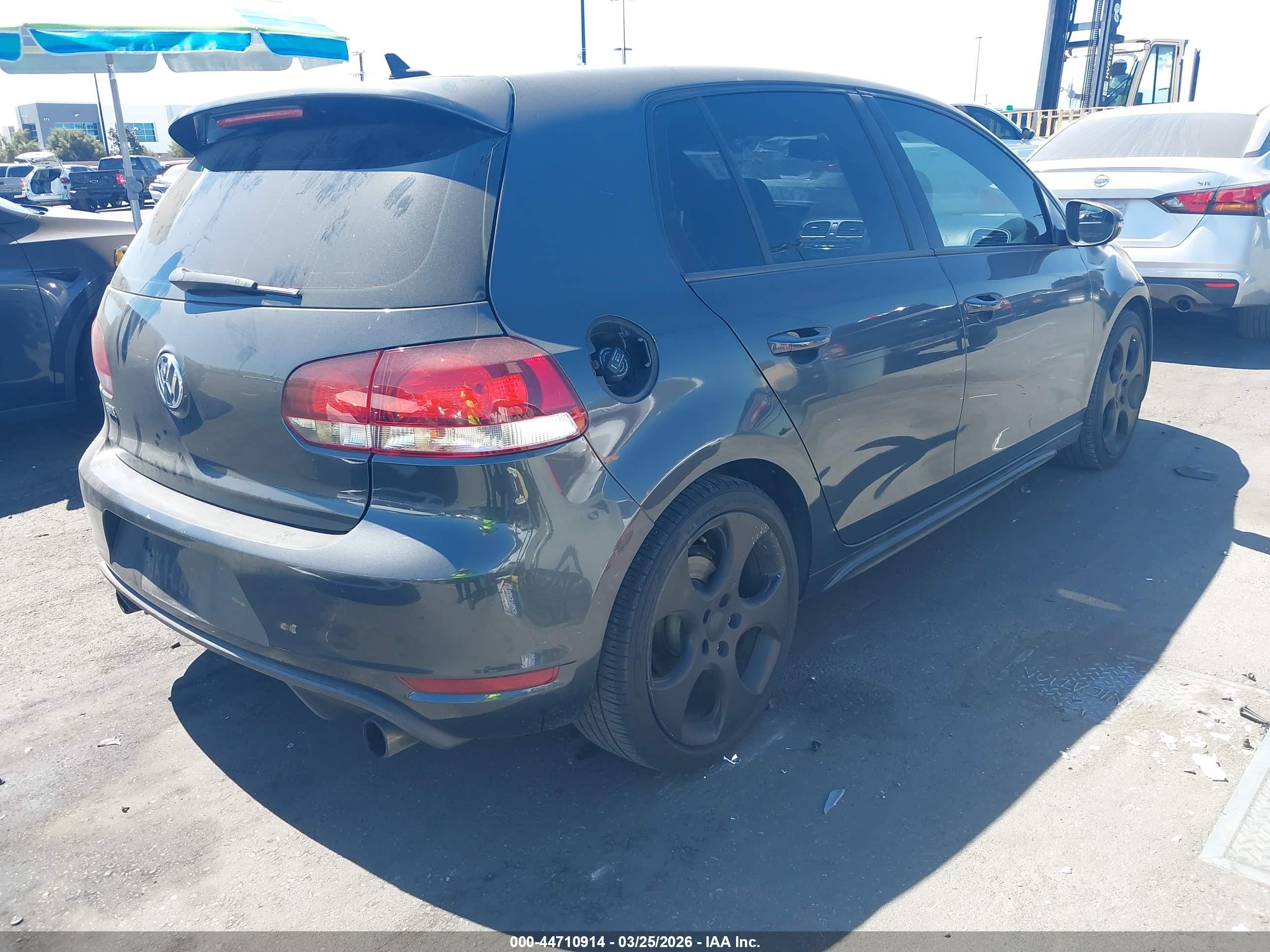 VOLKSWAGEN GTI image 4
