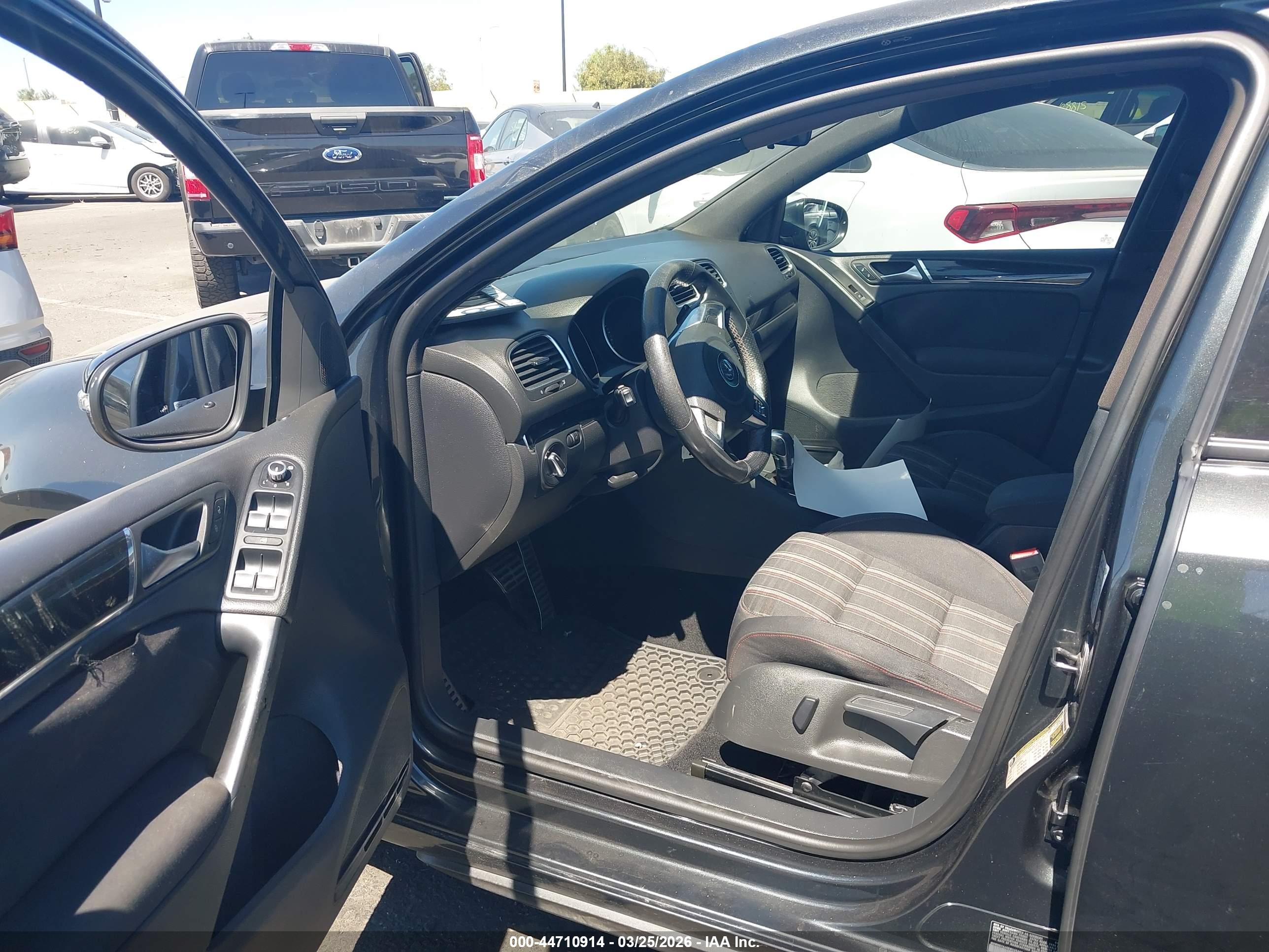 VOLKSWAGEN GTI image 5