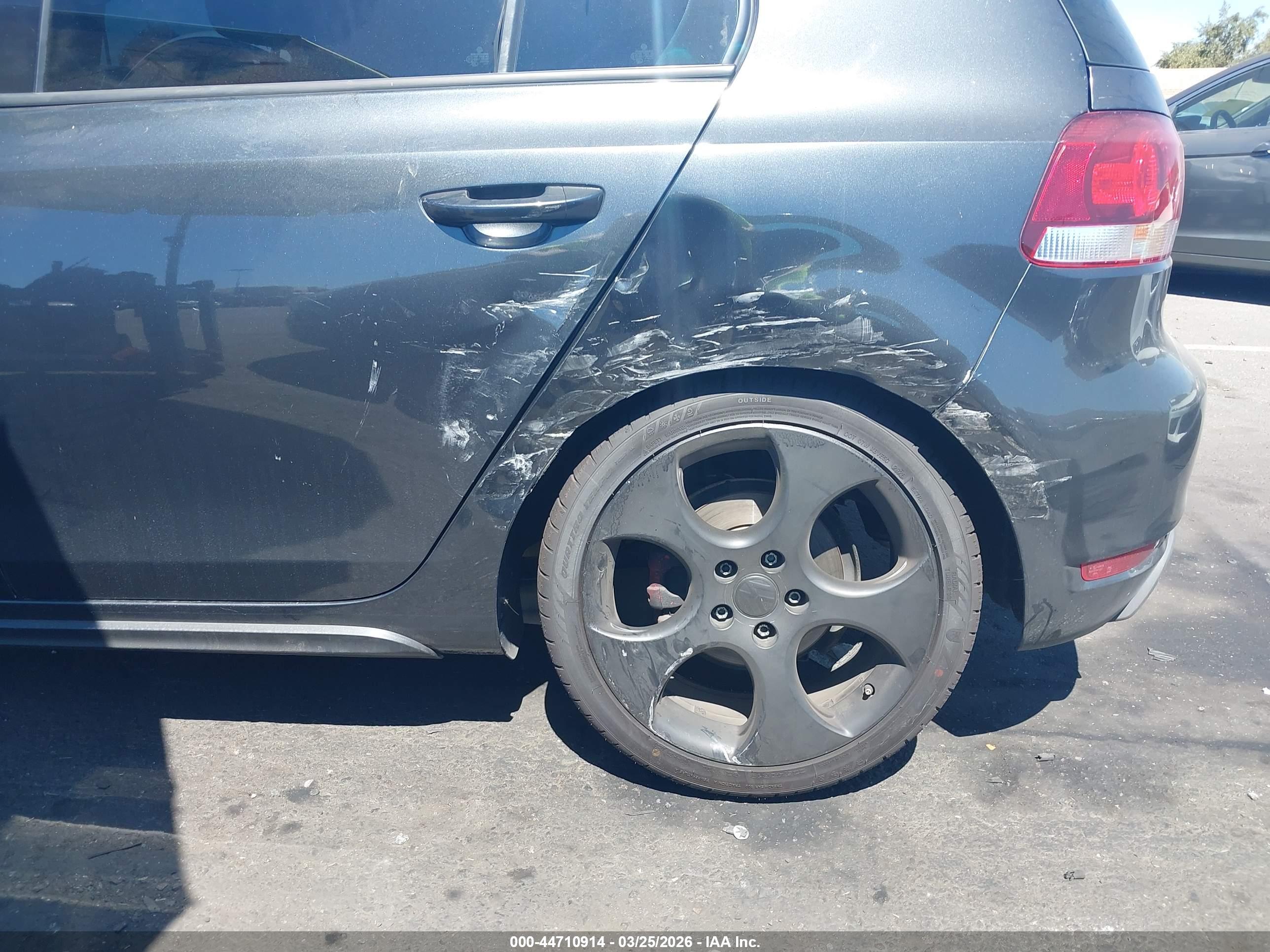 VOLKSWAGEN GTI image 6