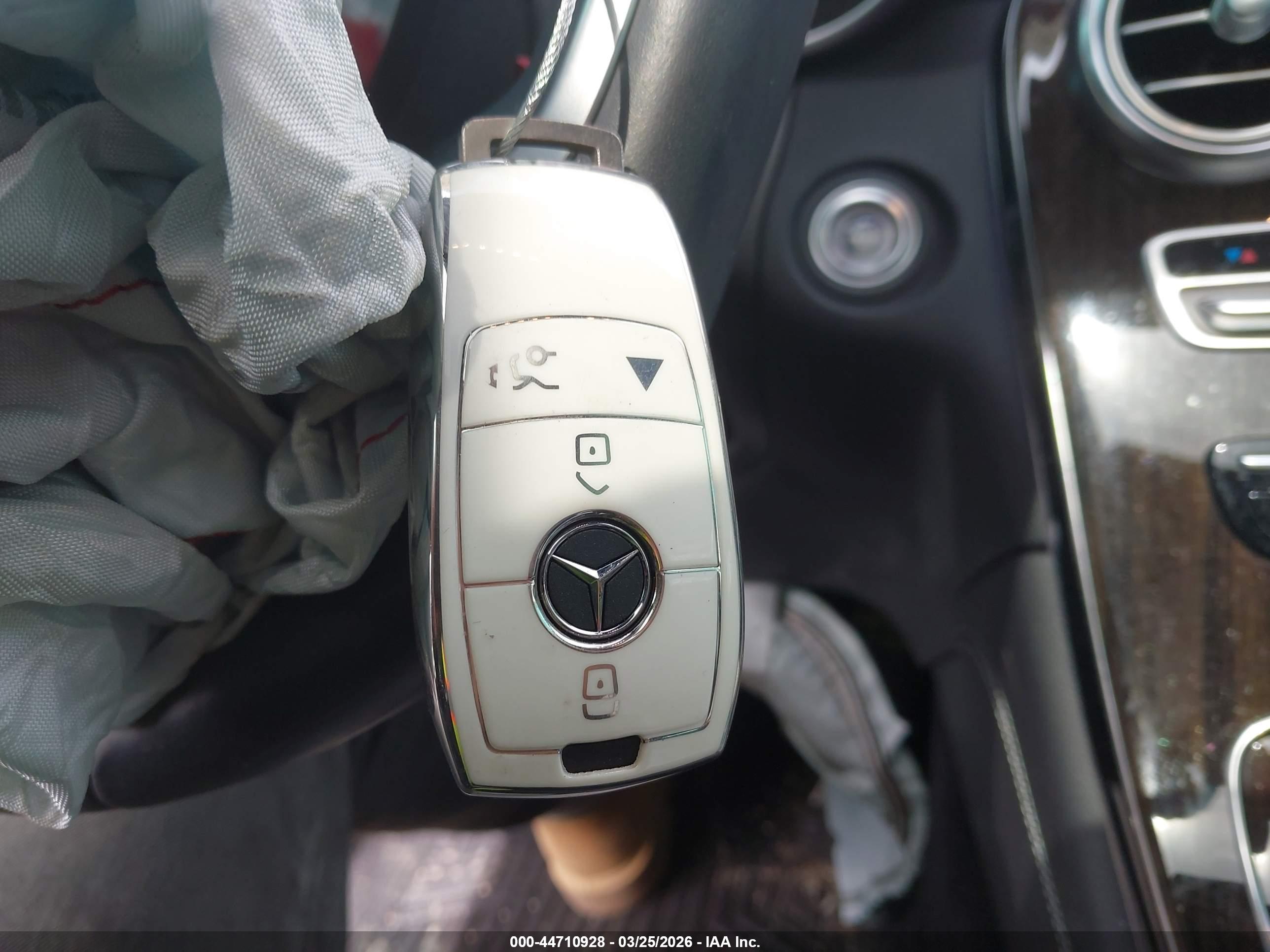 MERCEDES-BENZ GLC image 11