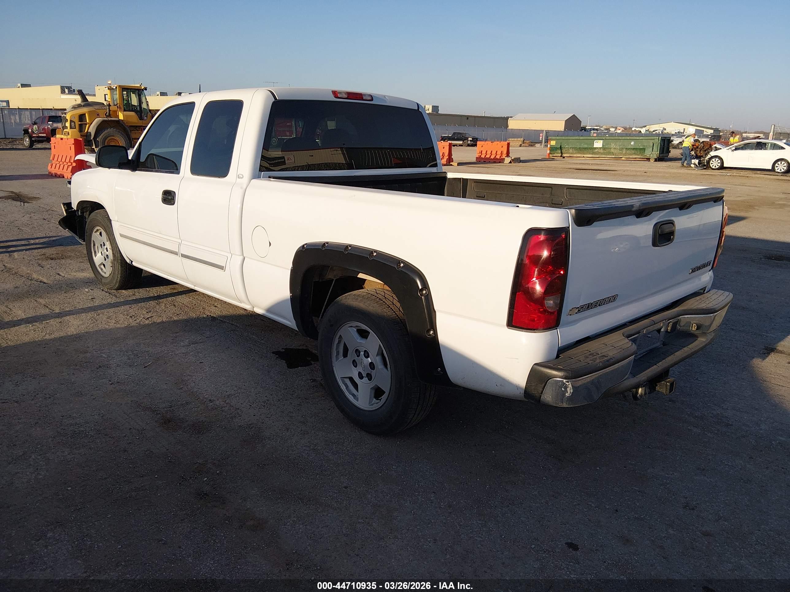 CHEVROLET SILVERADO image 3