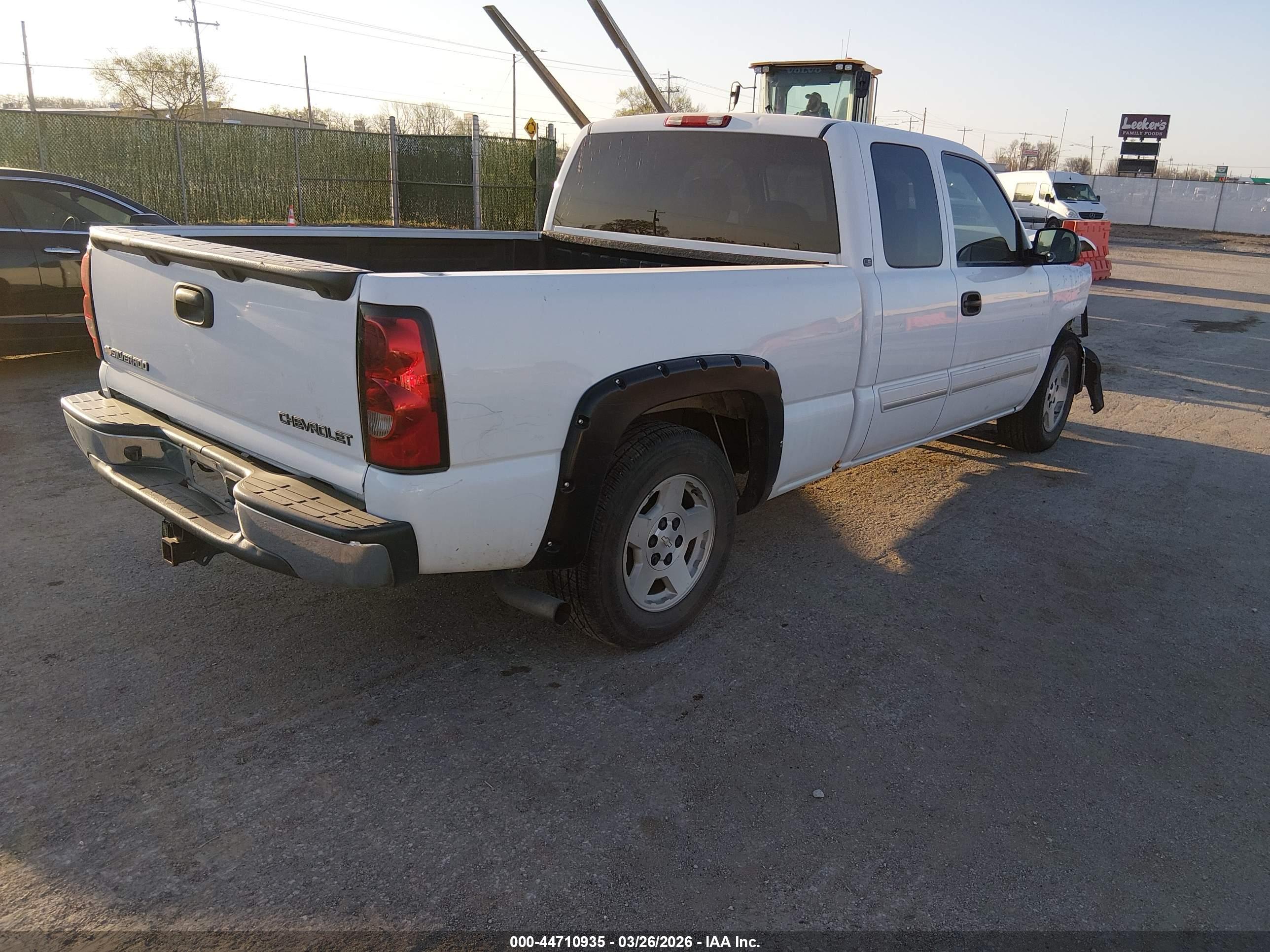 CHEVROLET SILVERADO image 4