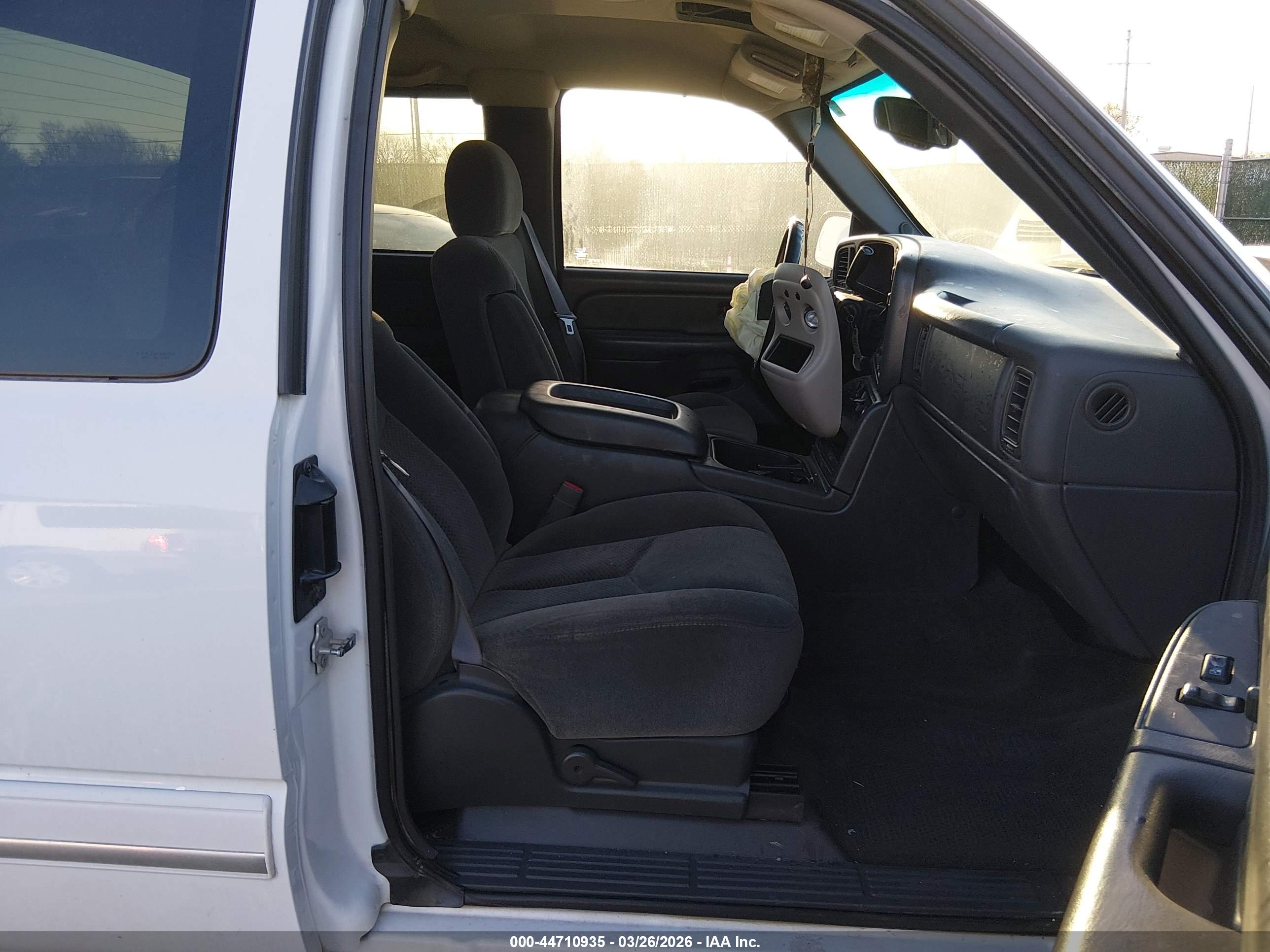 CHEVROLET SILVERADO image 5