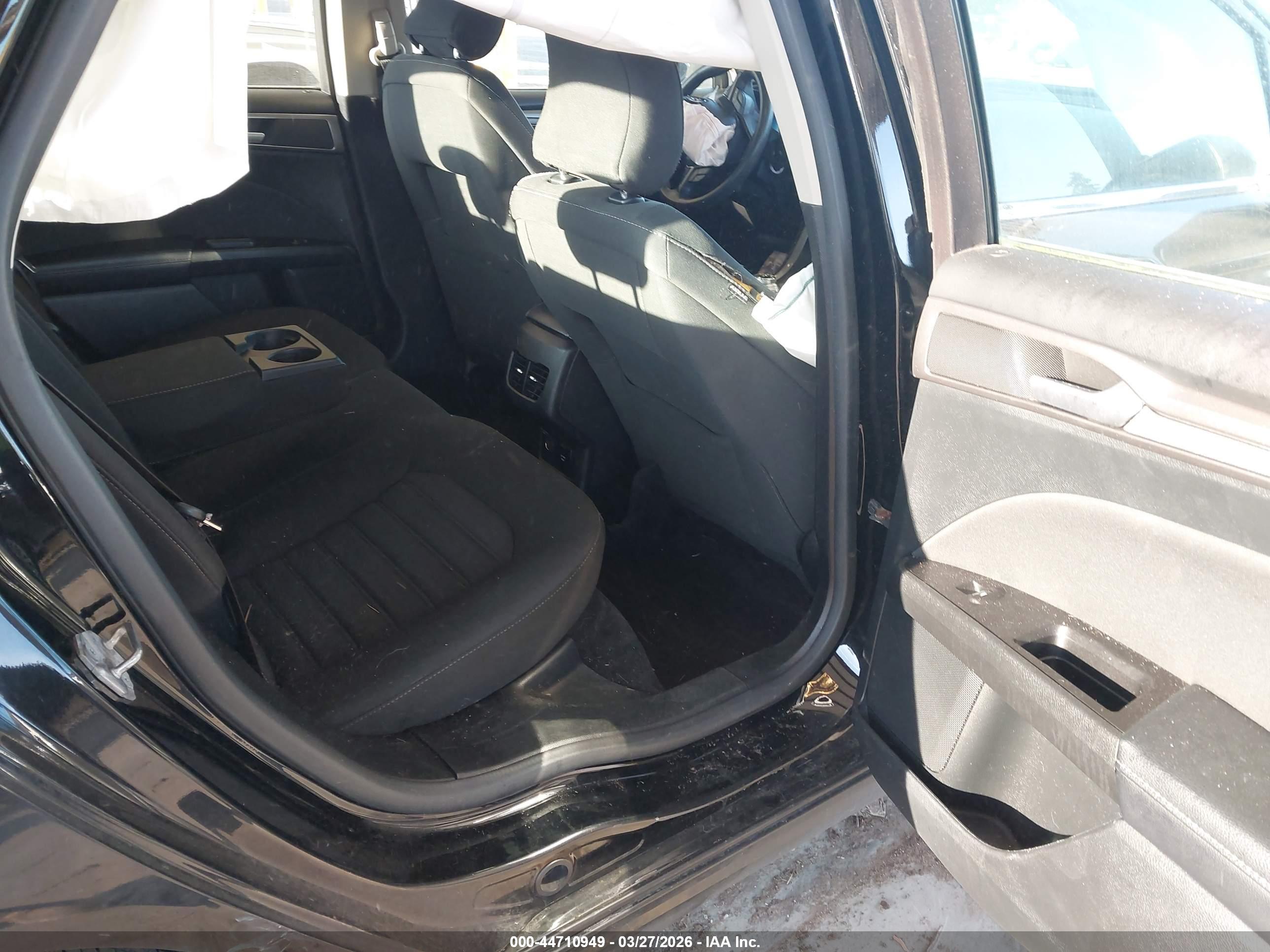 FORD FUSION image 8