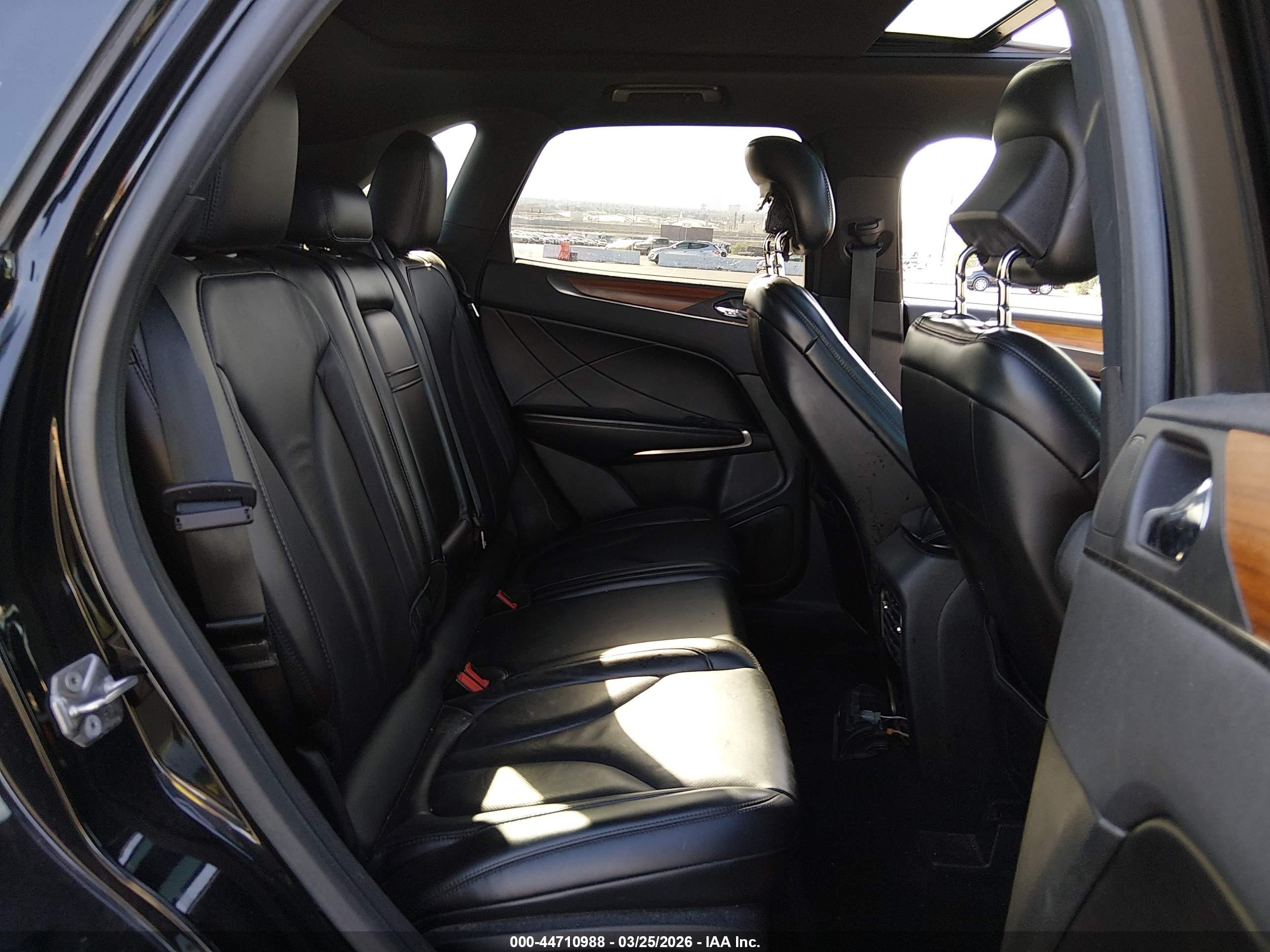 LINCOLN MKC image 8