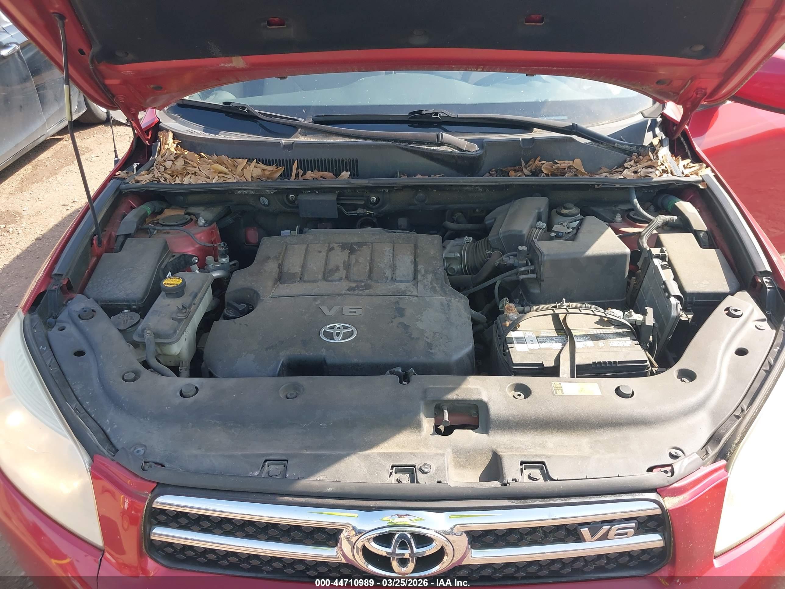 TOYOTA RAV4 image 10