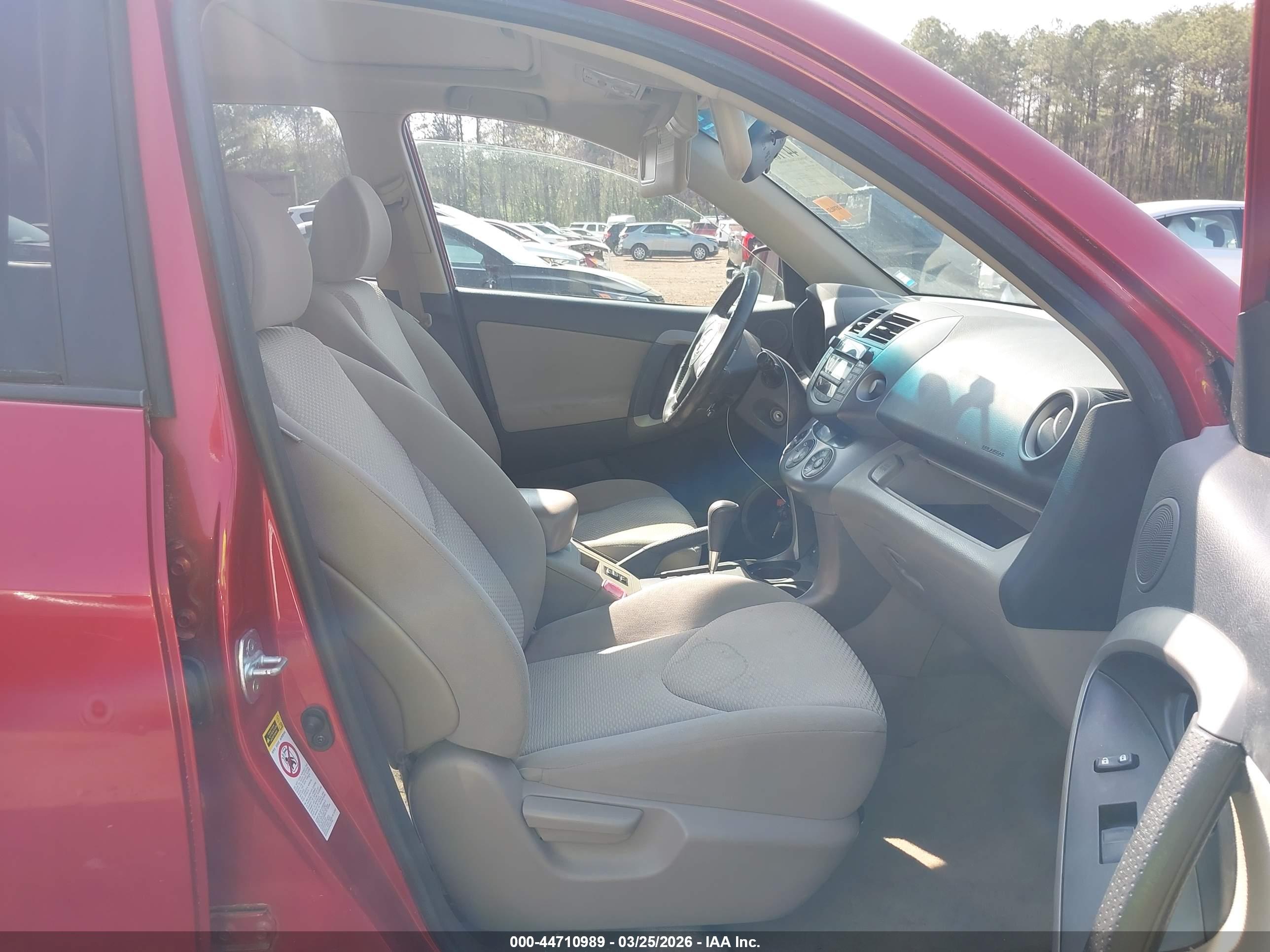 TOYOTA RAV4 image 5