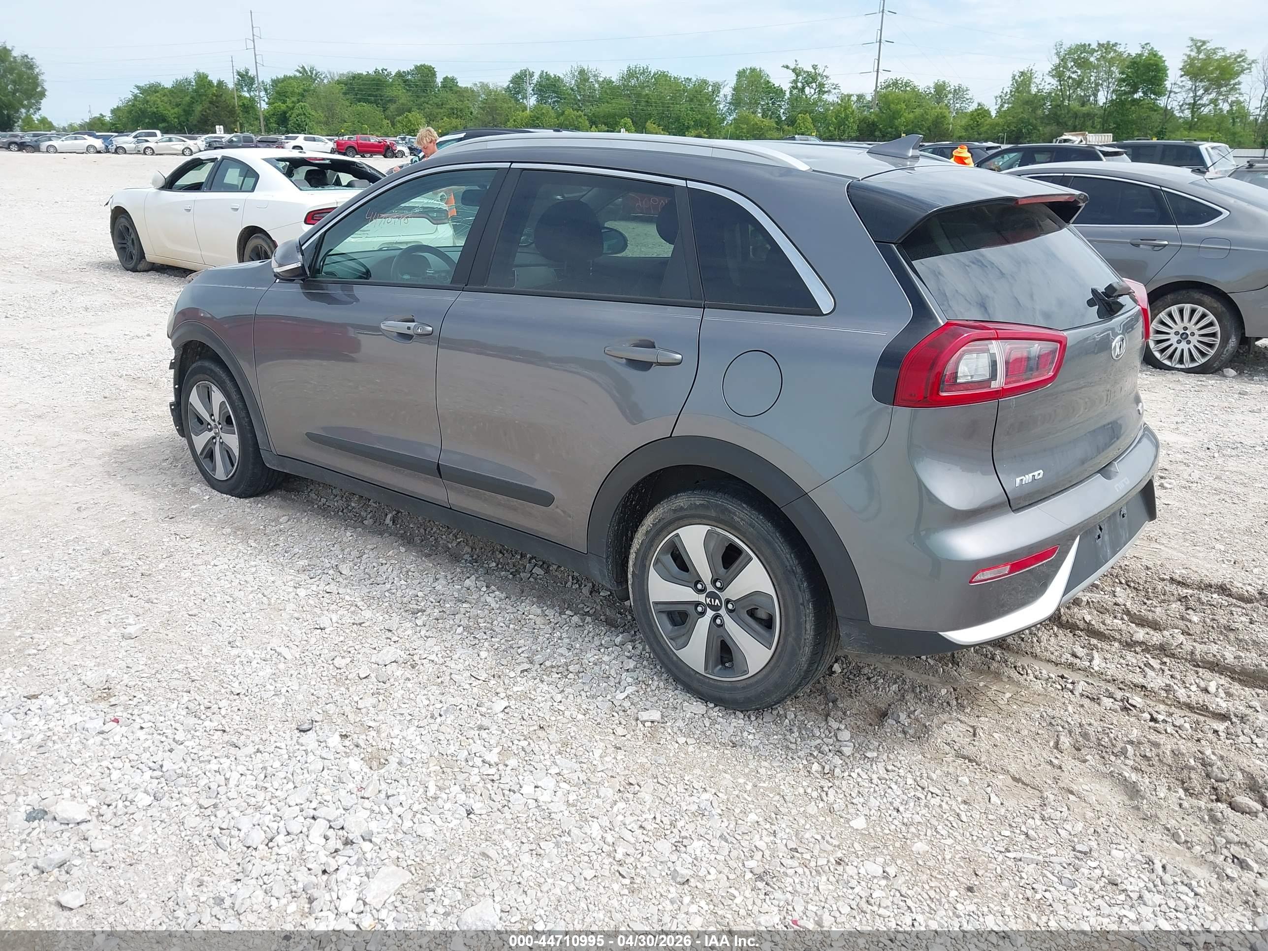 KIA NIRO image 3