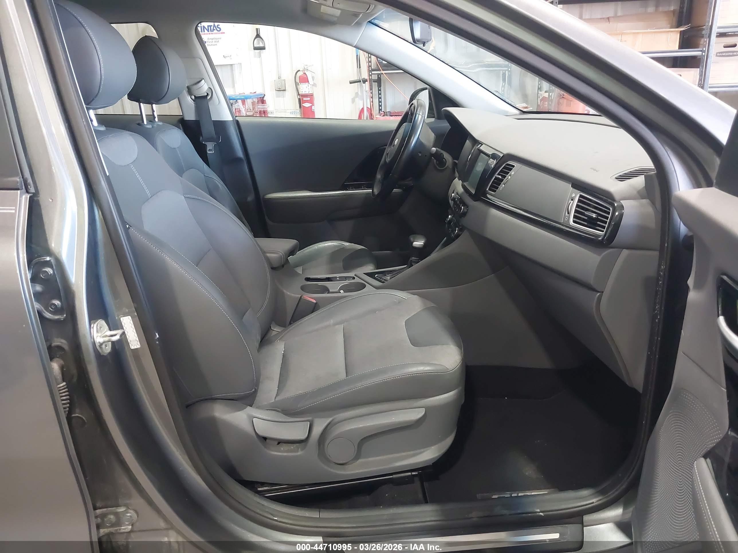 KIA NIRO image 5