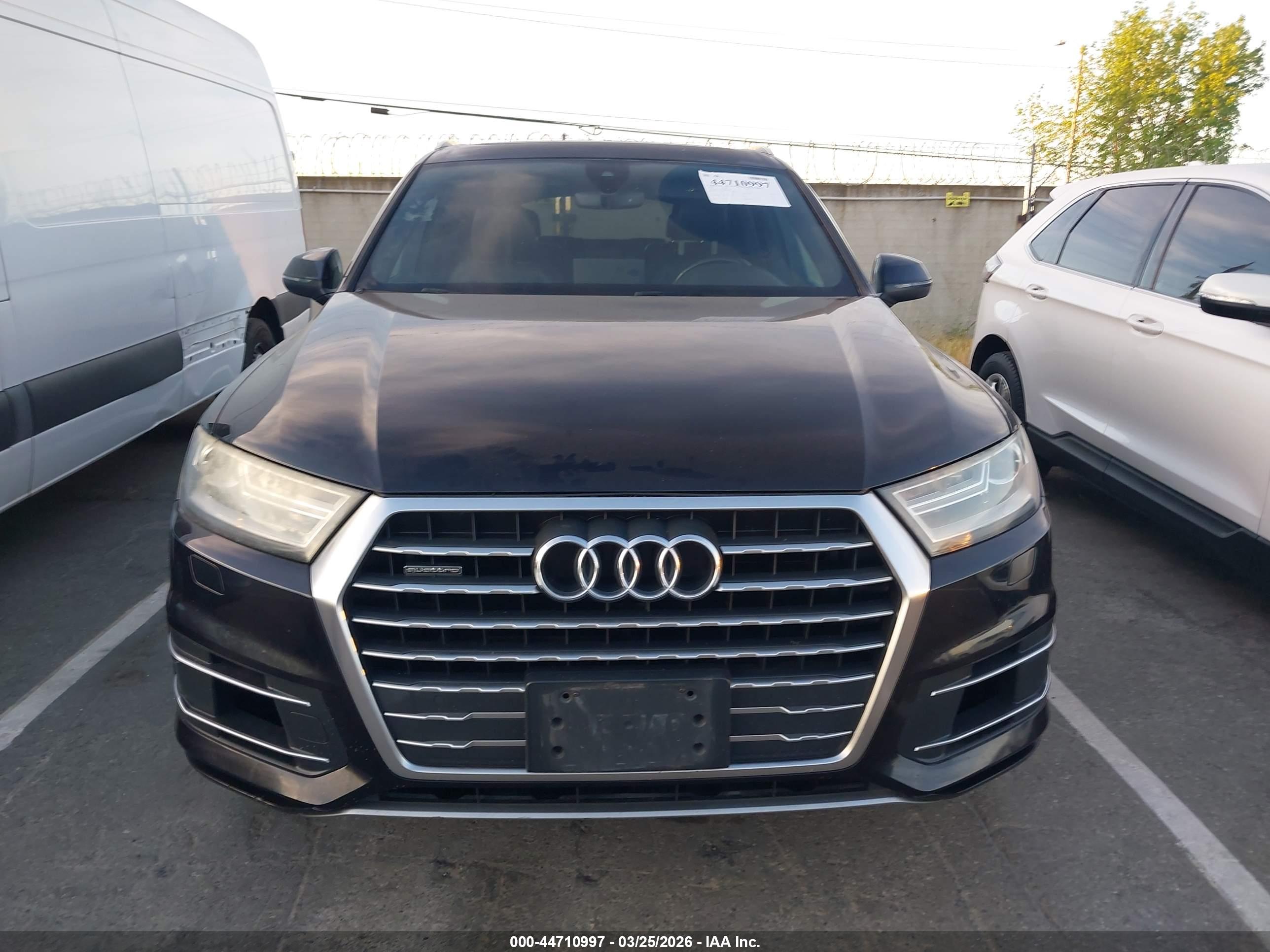 AUDI Q7 image 6