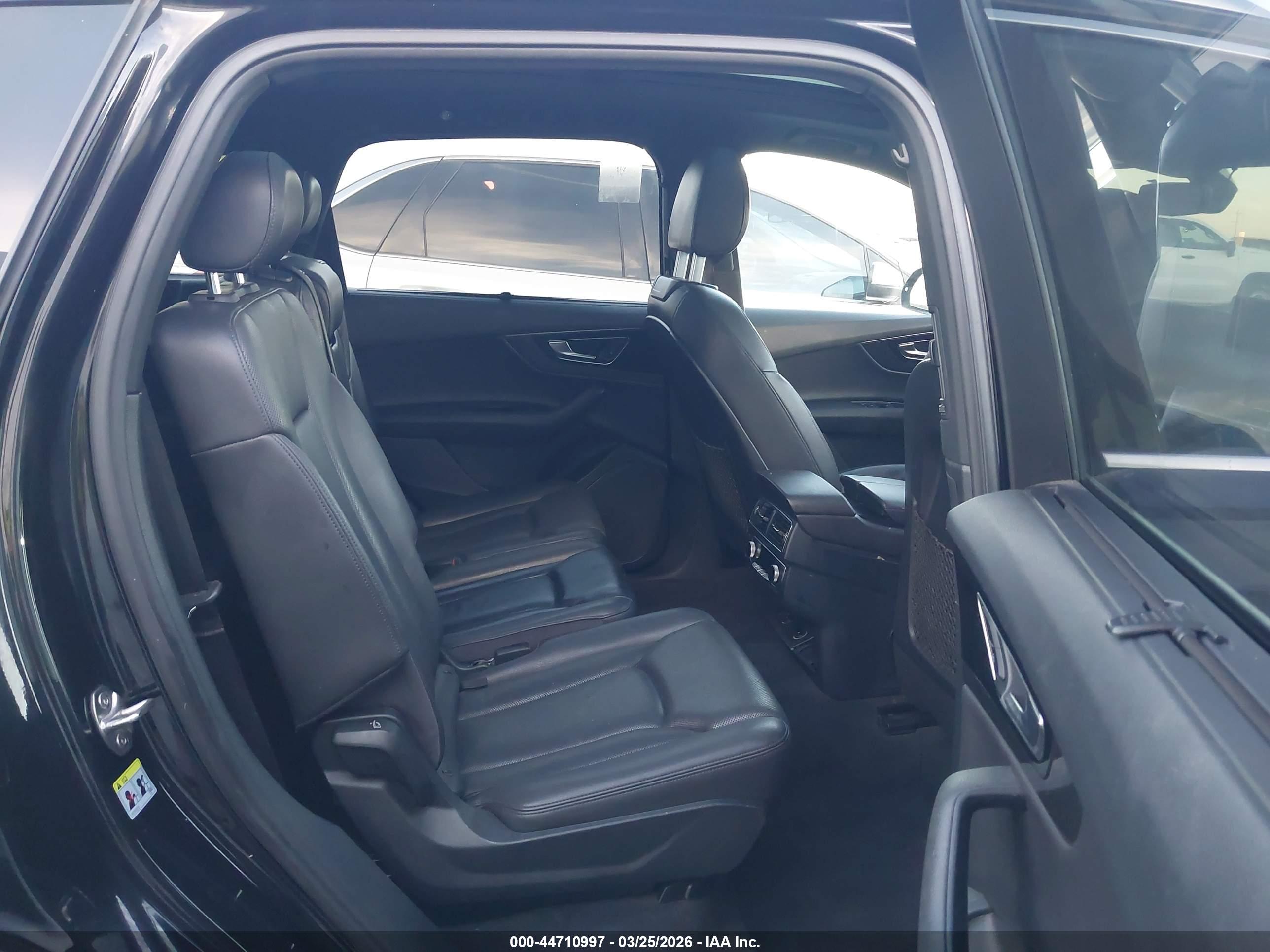 AUDI Q7 image 8