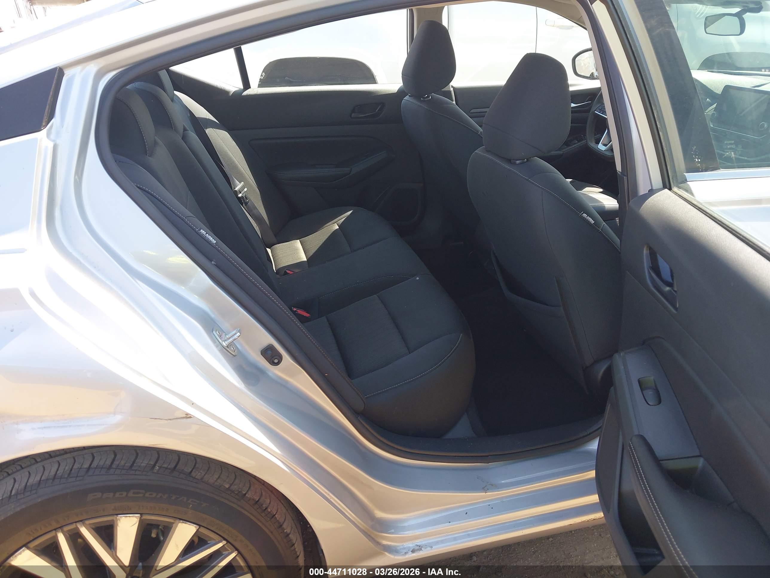 NISSAN ALTIMA image 8