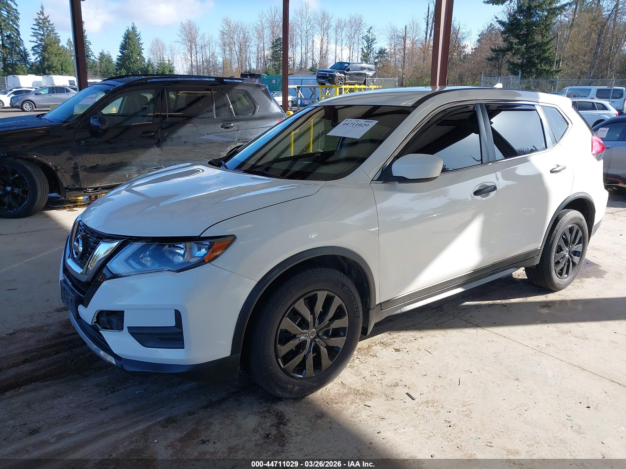 NISSAN ROGUE image 2
