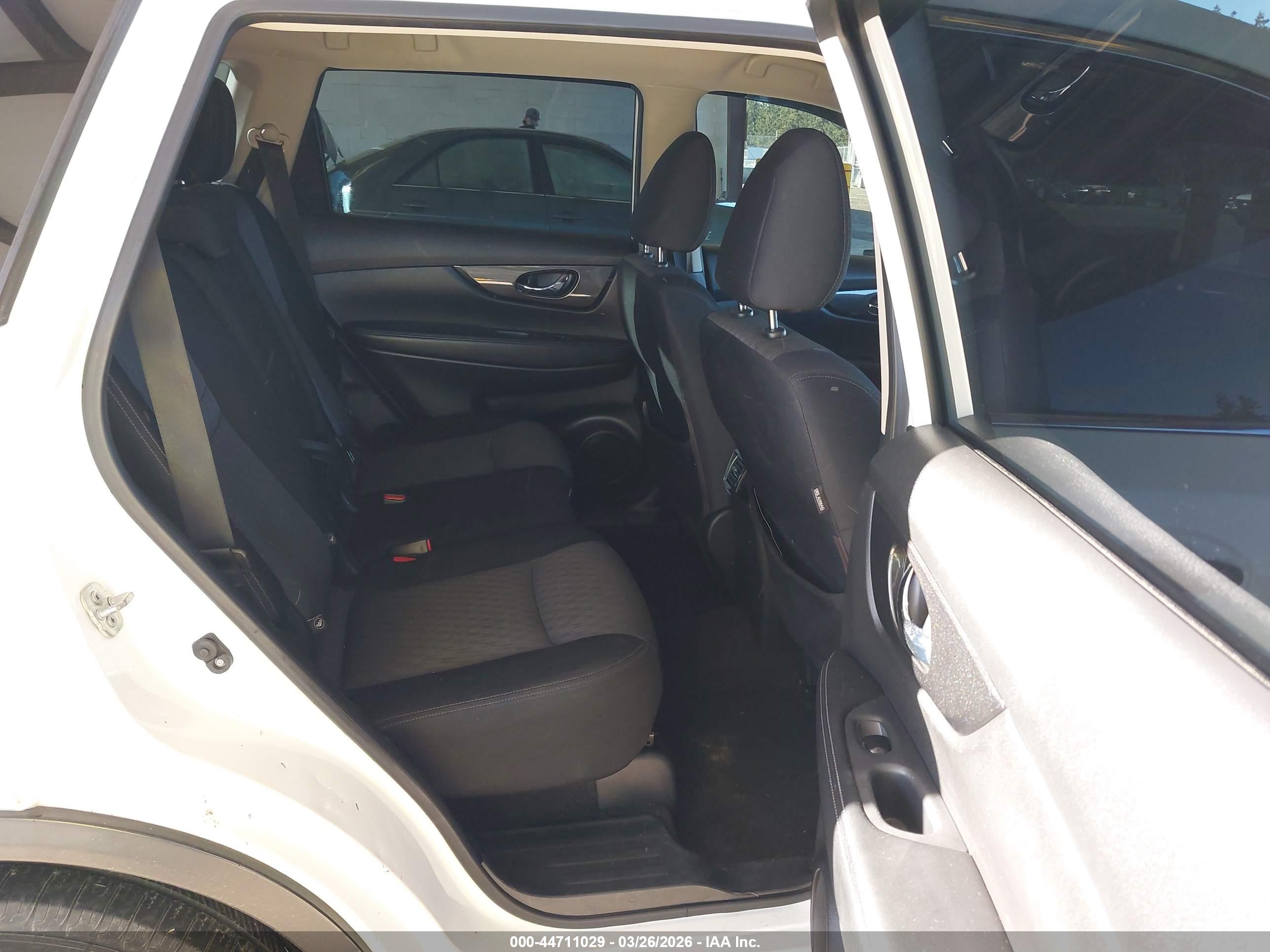 NISSAN ROGUE image 8