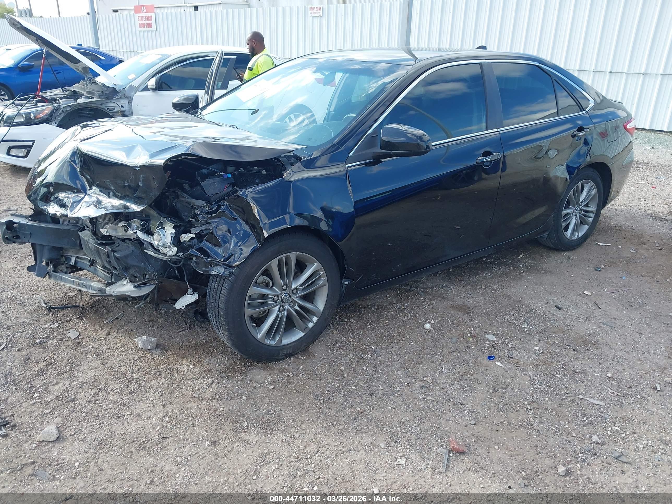 TOYOTA CAMRY image 2