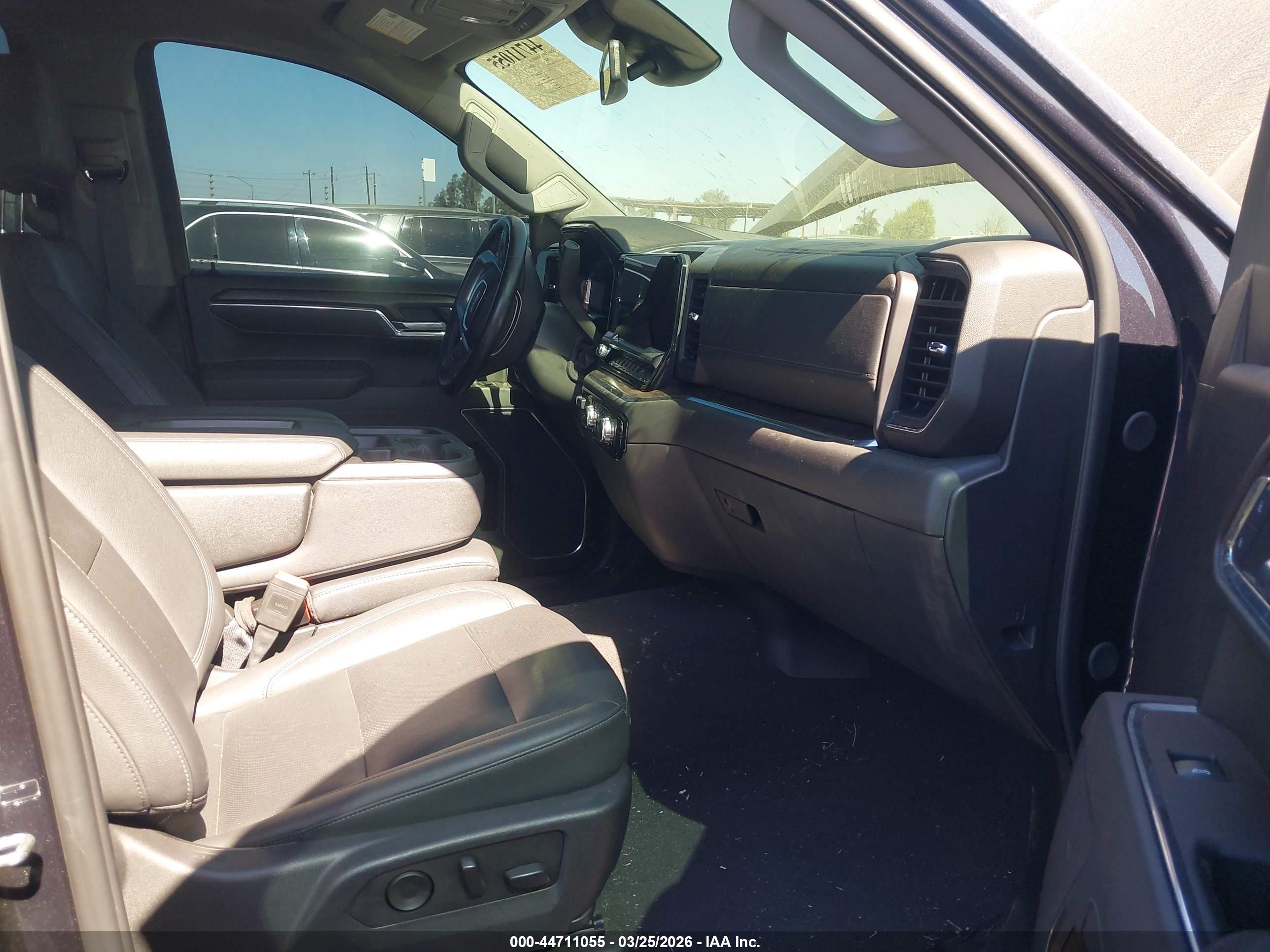 GMC SIERRA image 5