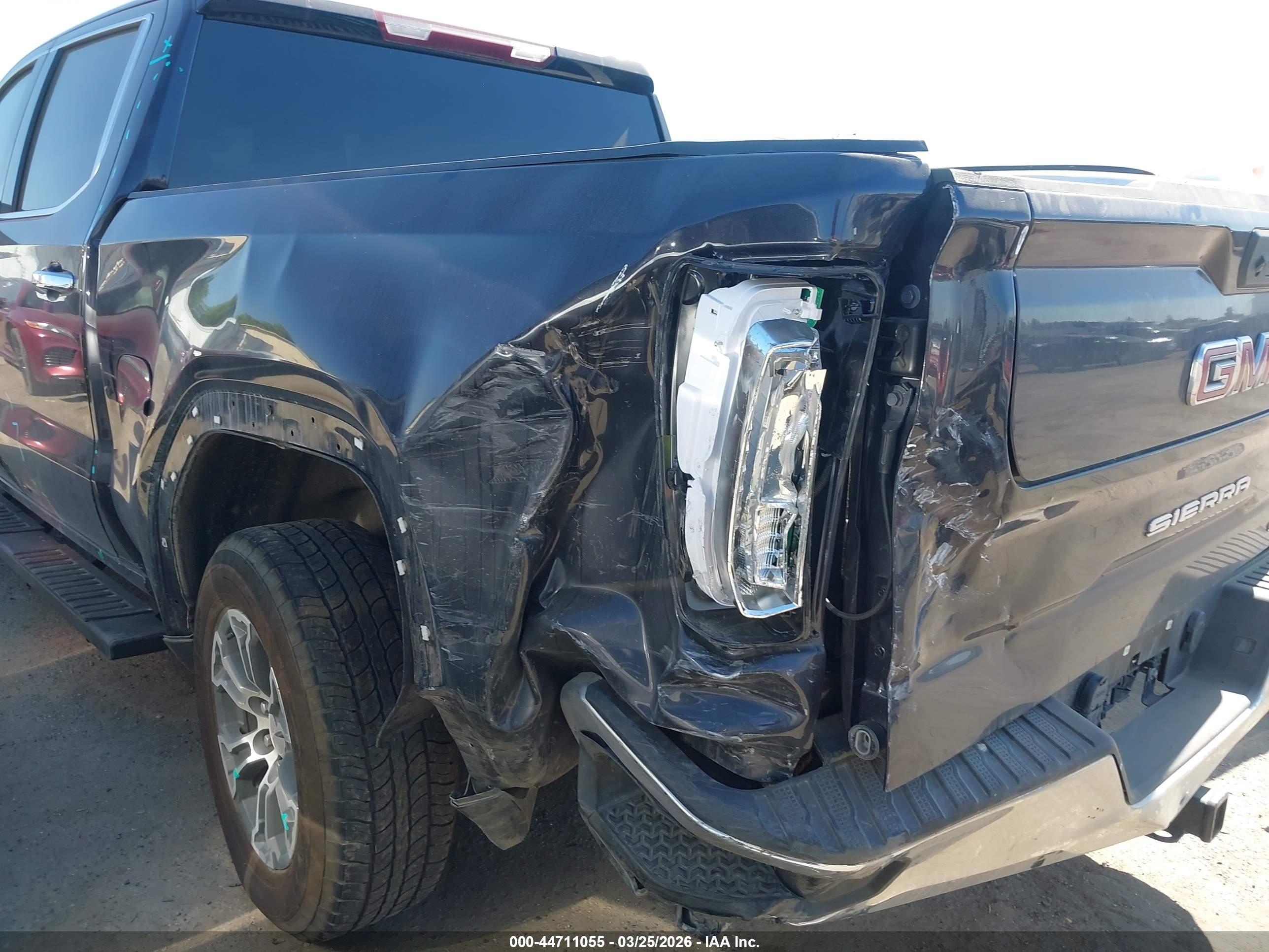 GMC SIERRA image 6