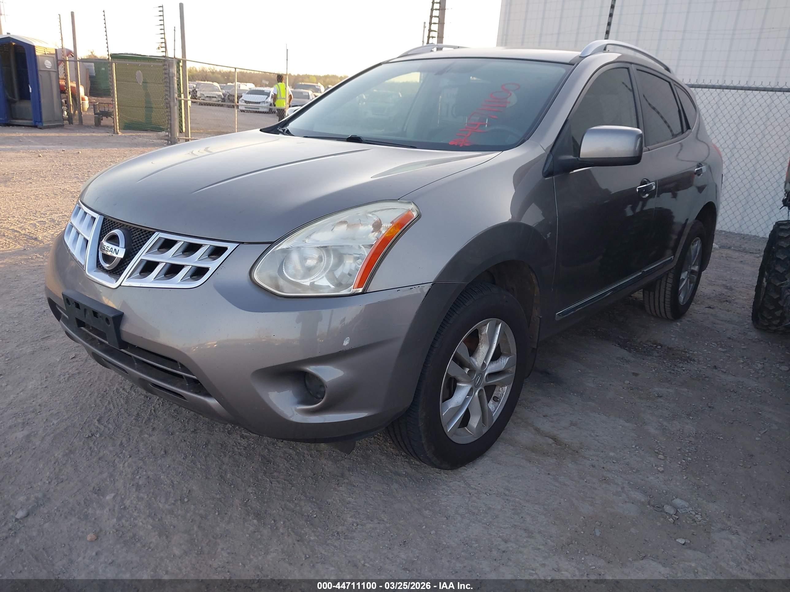 NISSAN ROGUE image 2